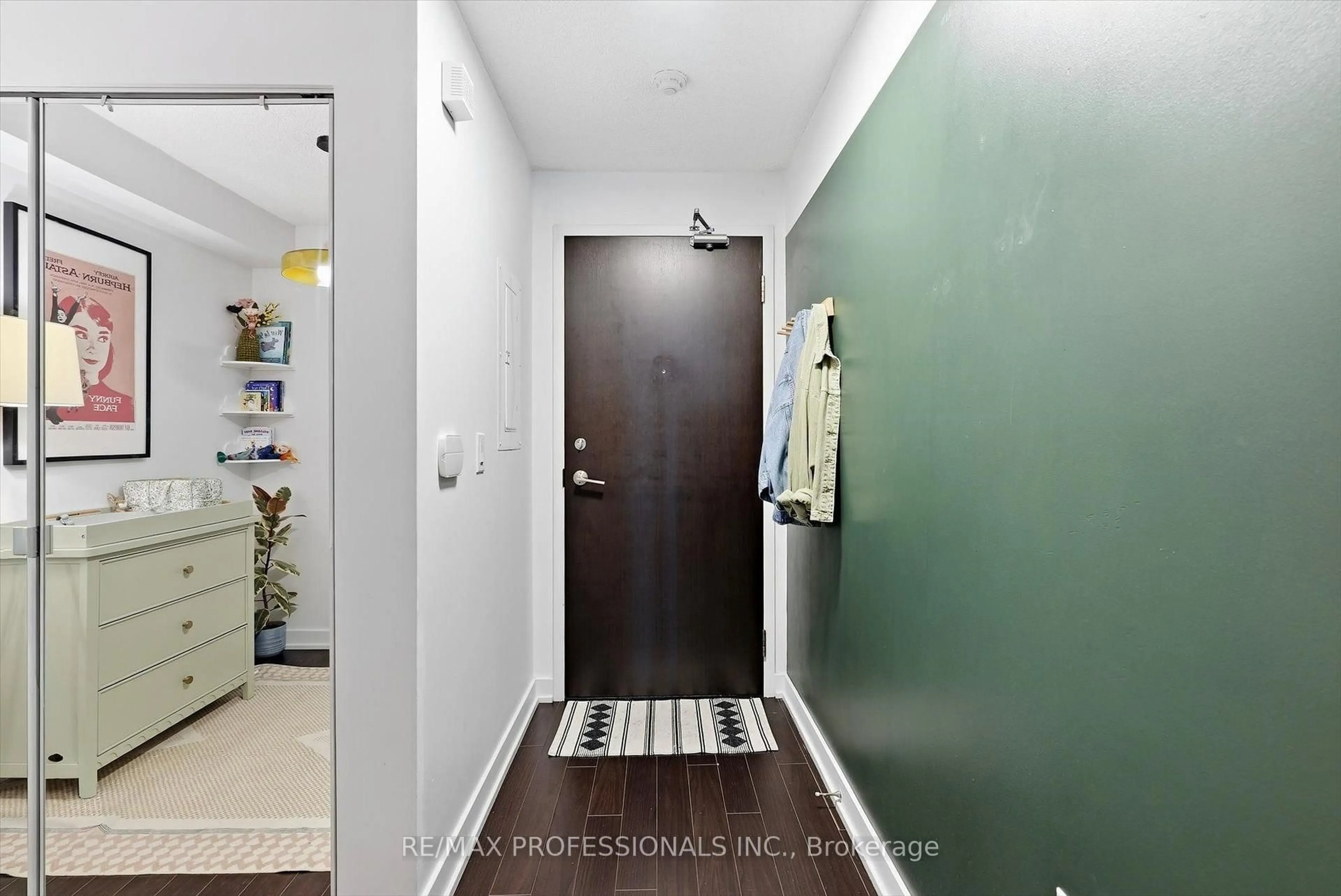 Indoor entryway for 38 Dan Leckie Way #1605, Toronto Ontario M5V 2V6
