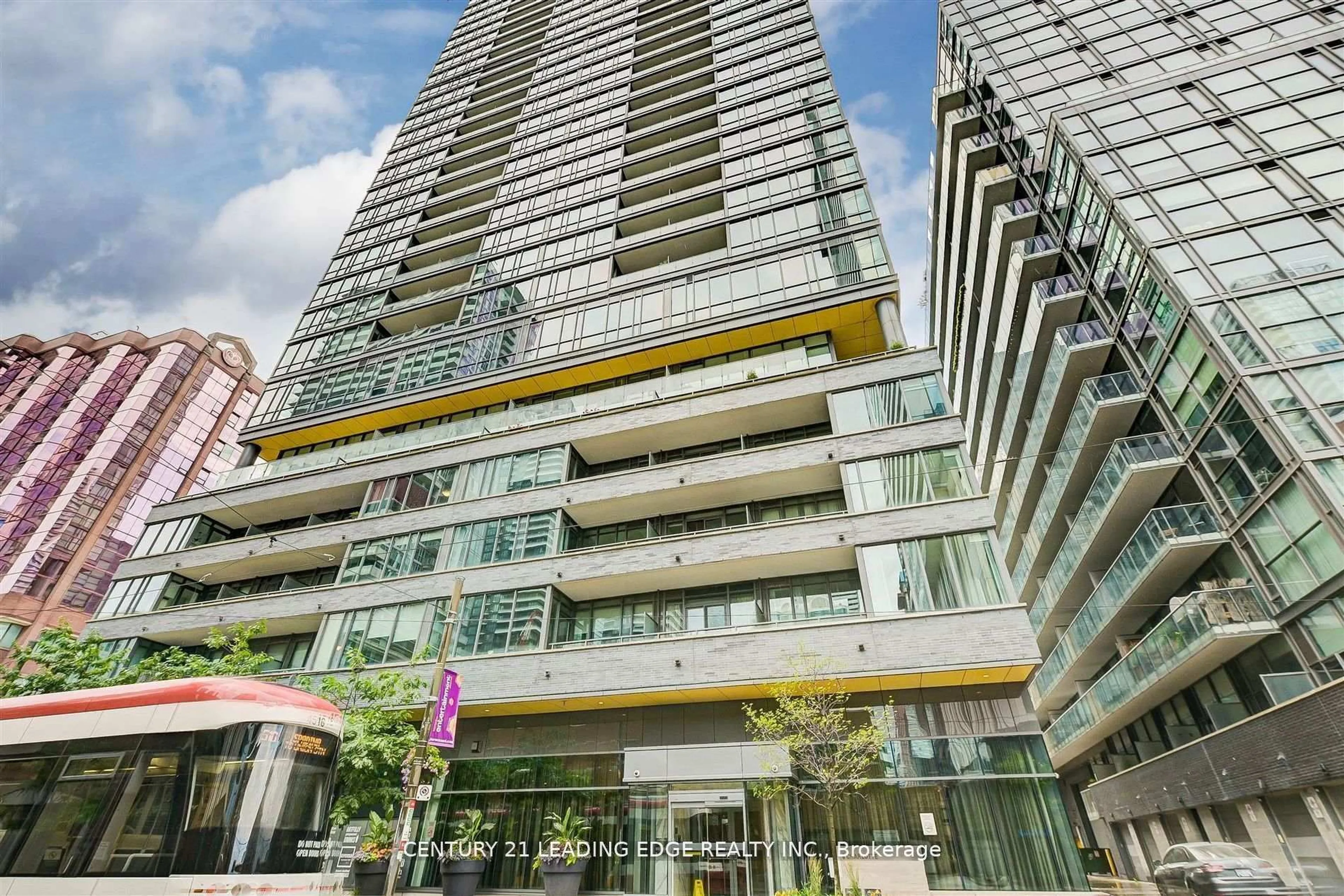 Indoor foyer for 8 Charlotte St #405, Toronto Ontario M5V 0K4