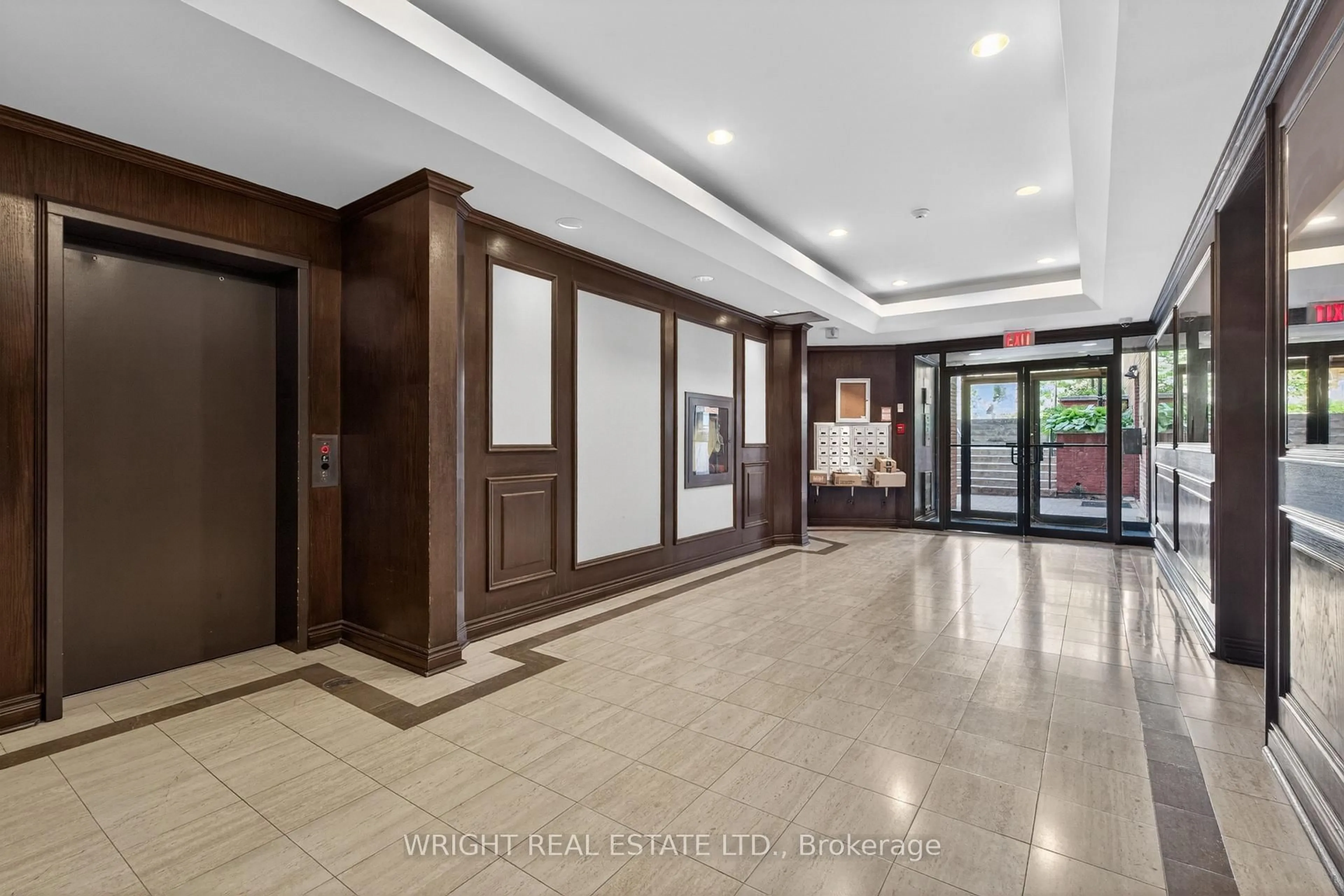 Indoor foyer for 150 Beverley St, Toronto Ontario M5T 1Y5