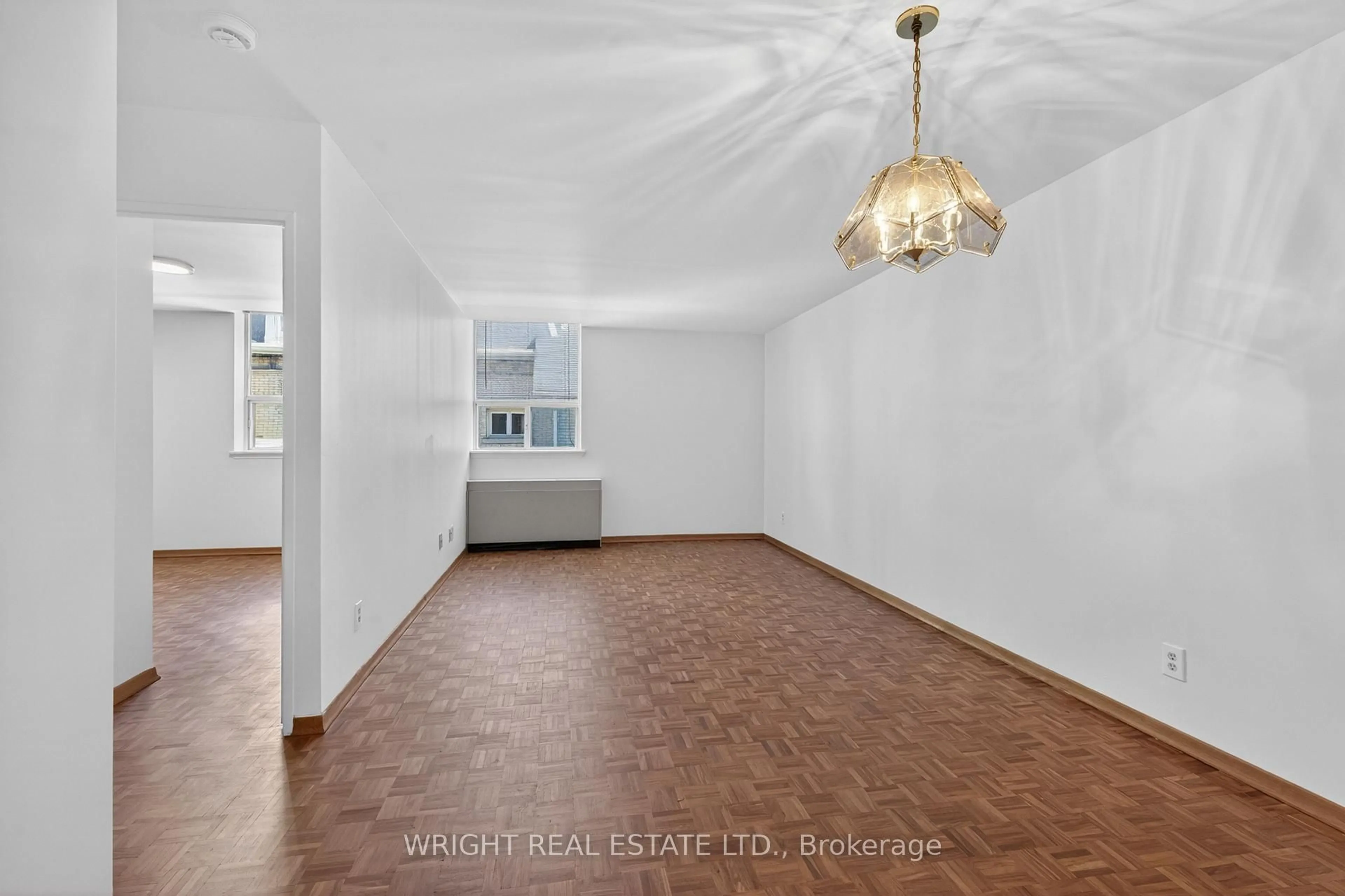 A pic of a room for 150 Beverley St, Toronto Ontario M5T 1Y5