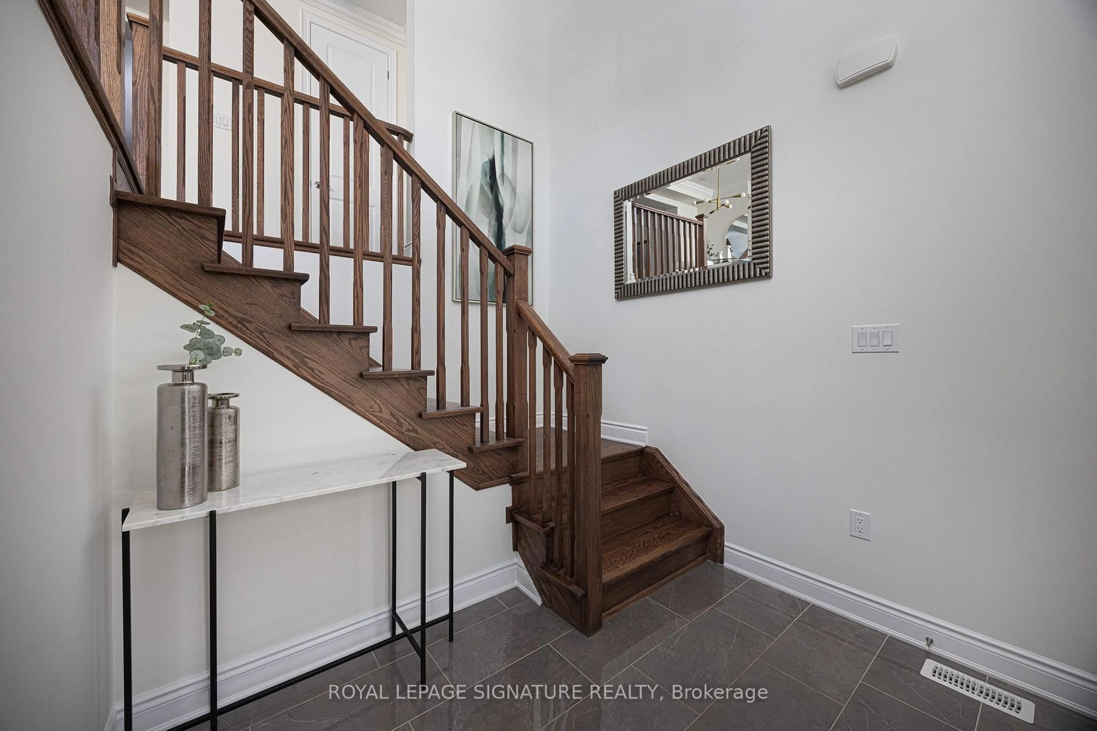 Unknown for 19 Hollyhock Crt, Toronto Ontario M3B 0B4