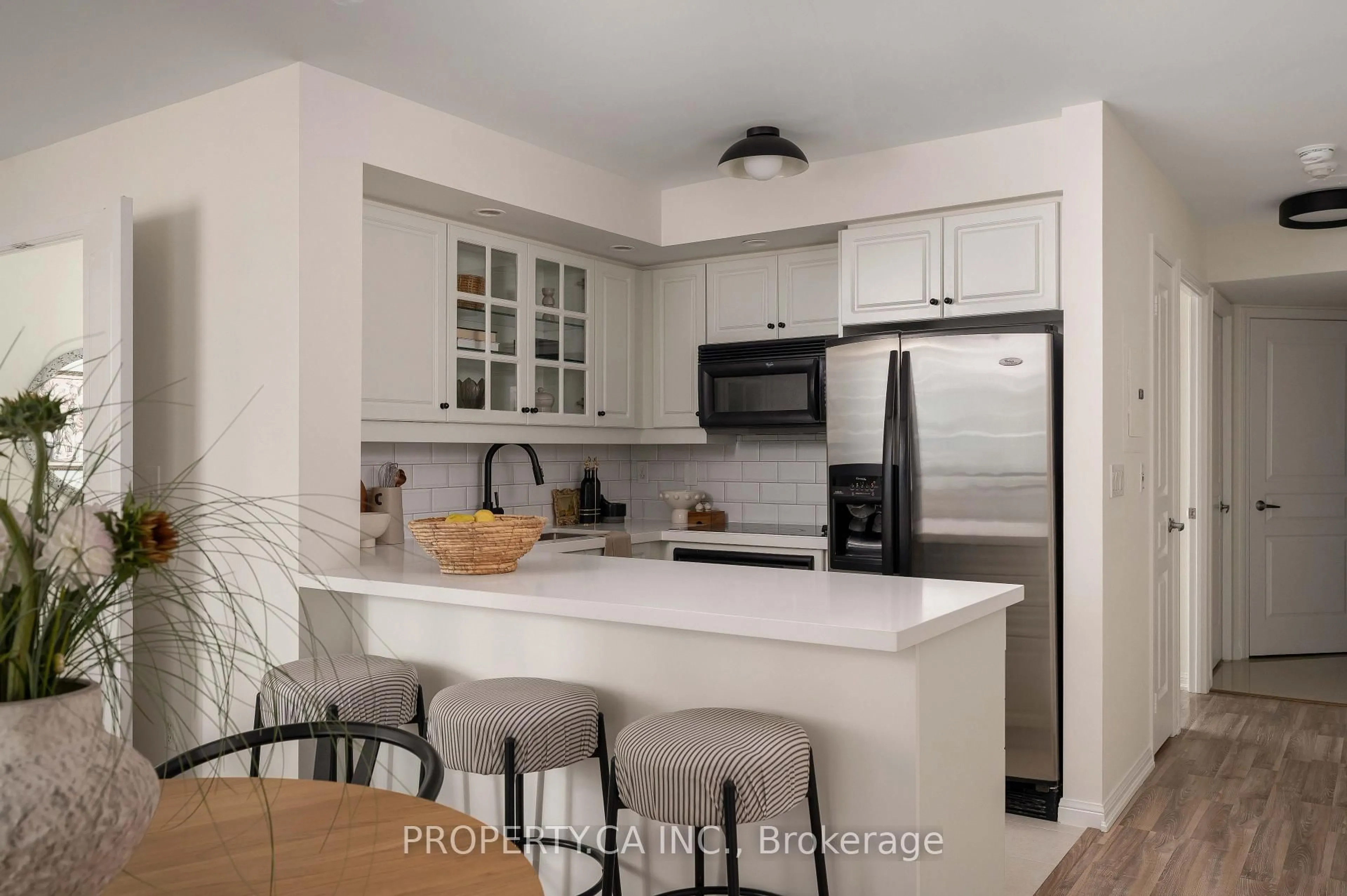 Open concept kitchen, unknown for 140 Simcoe St ##919, Toronto Ontario M5H 4E9