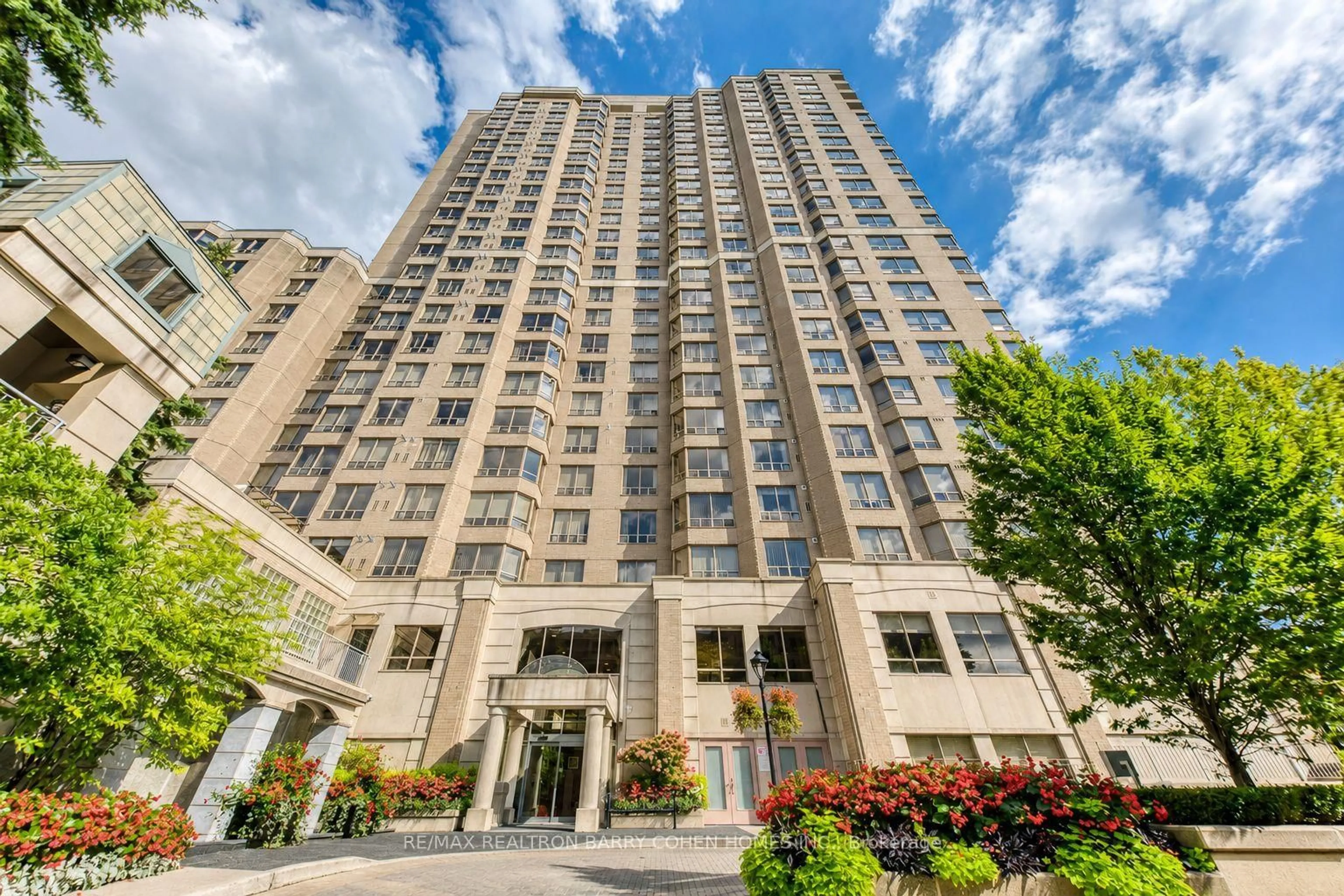 Indoor foyer for 5418 Yonge St #812, Toronto Ontario M2N 6X4