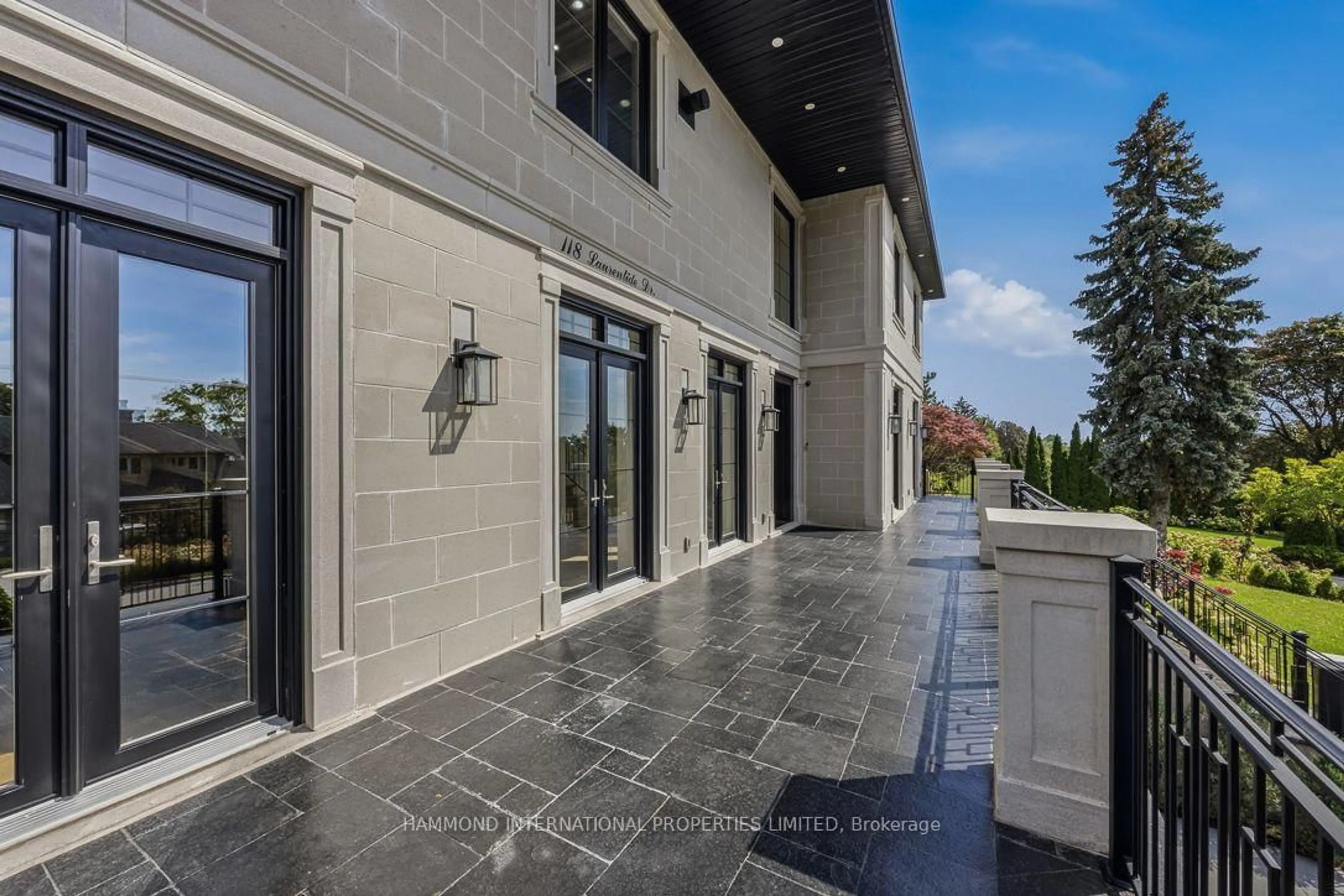 Patio, street for 118 Laurentide Dr, Toronto Ontario M3A 3E5