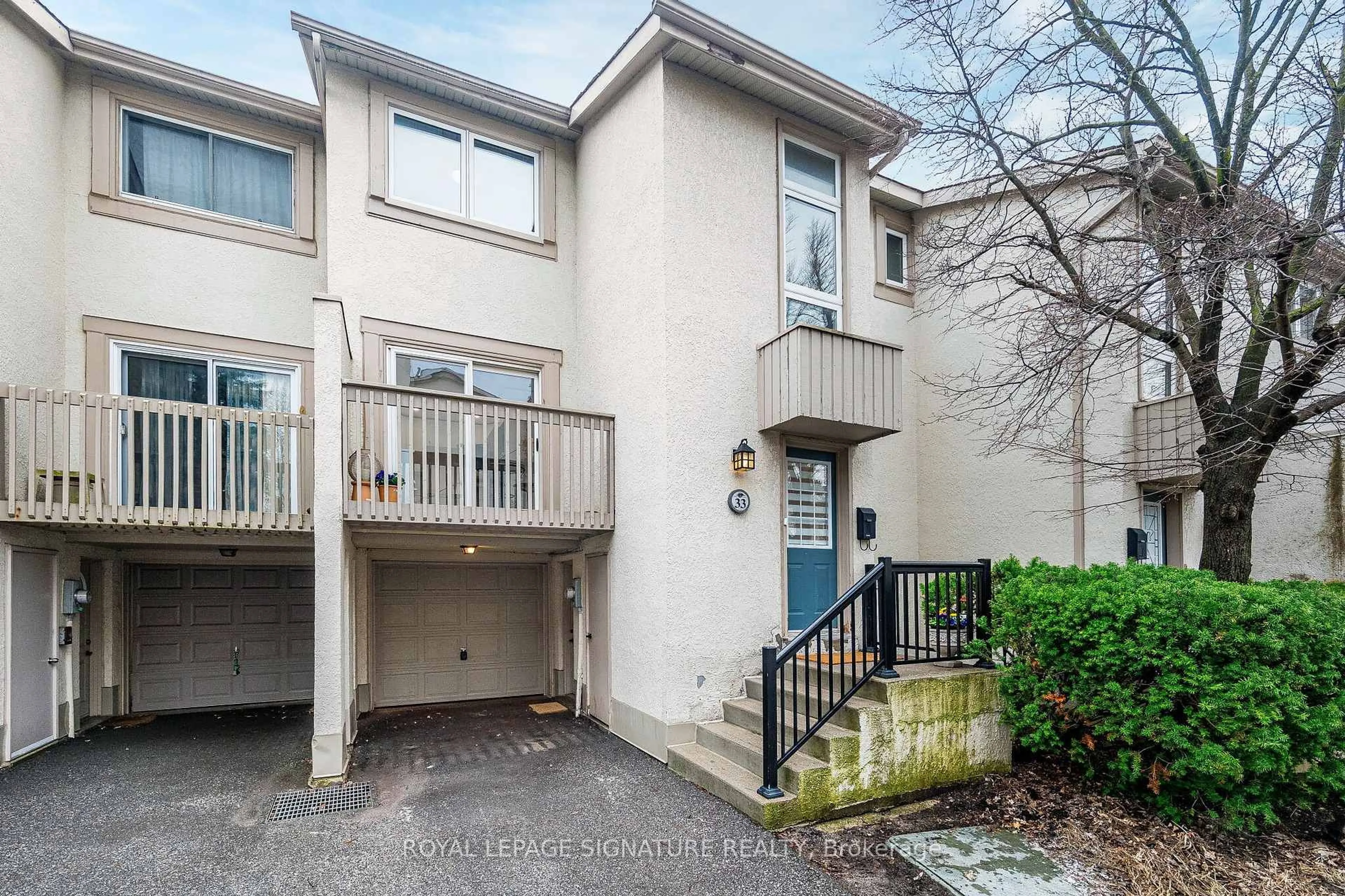 A pic from outside/outdoor area/front of a property/back of a property/a pic from drone, street for 33 Cheryl Shepway, Toronto Ontario M2J 4R5