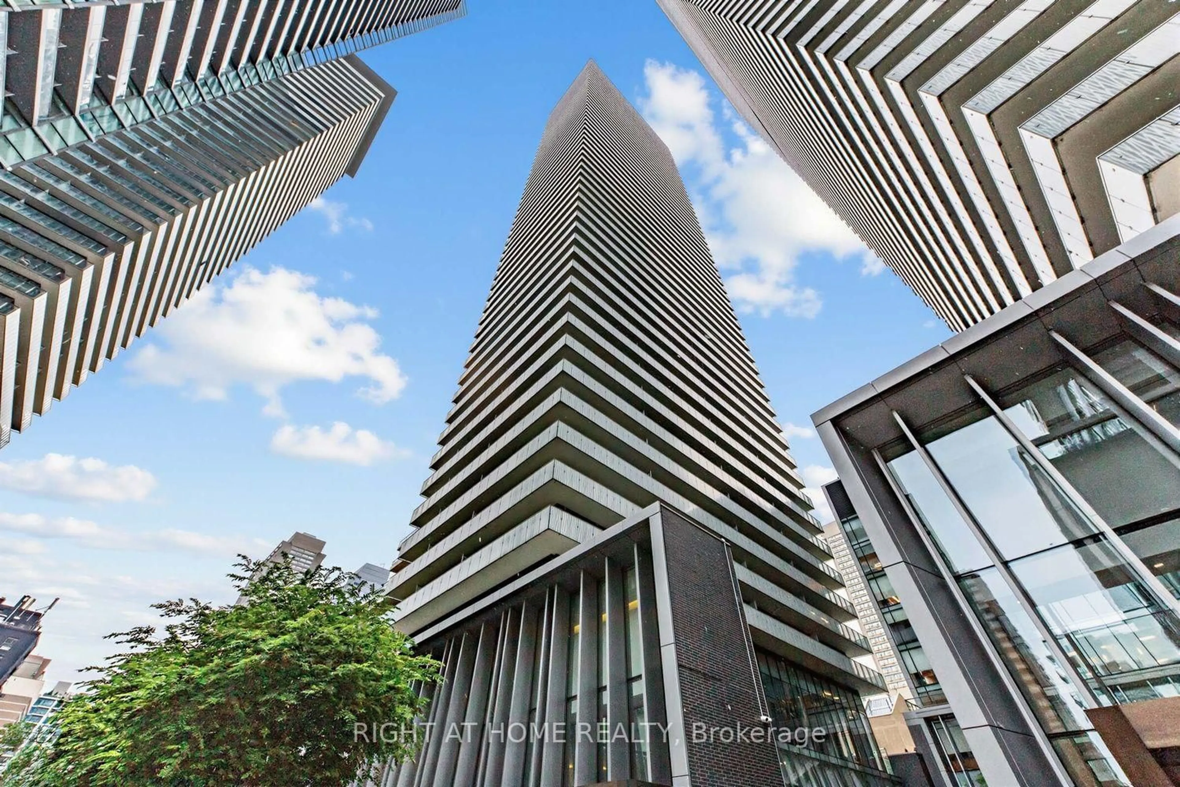 Indoor foyer for 42 Charles St #3408, Toronto Ontario M4Y 0B7