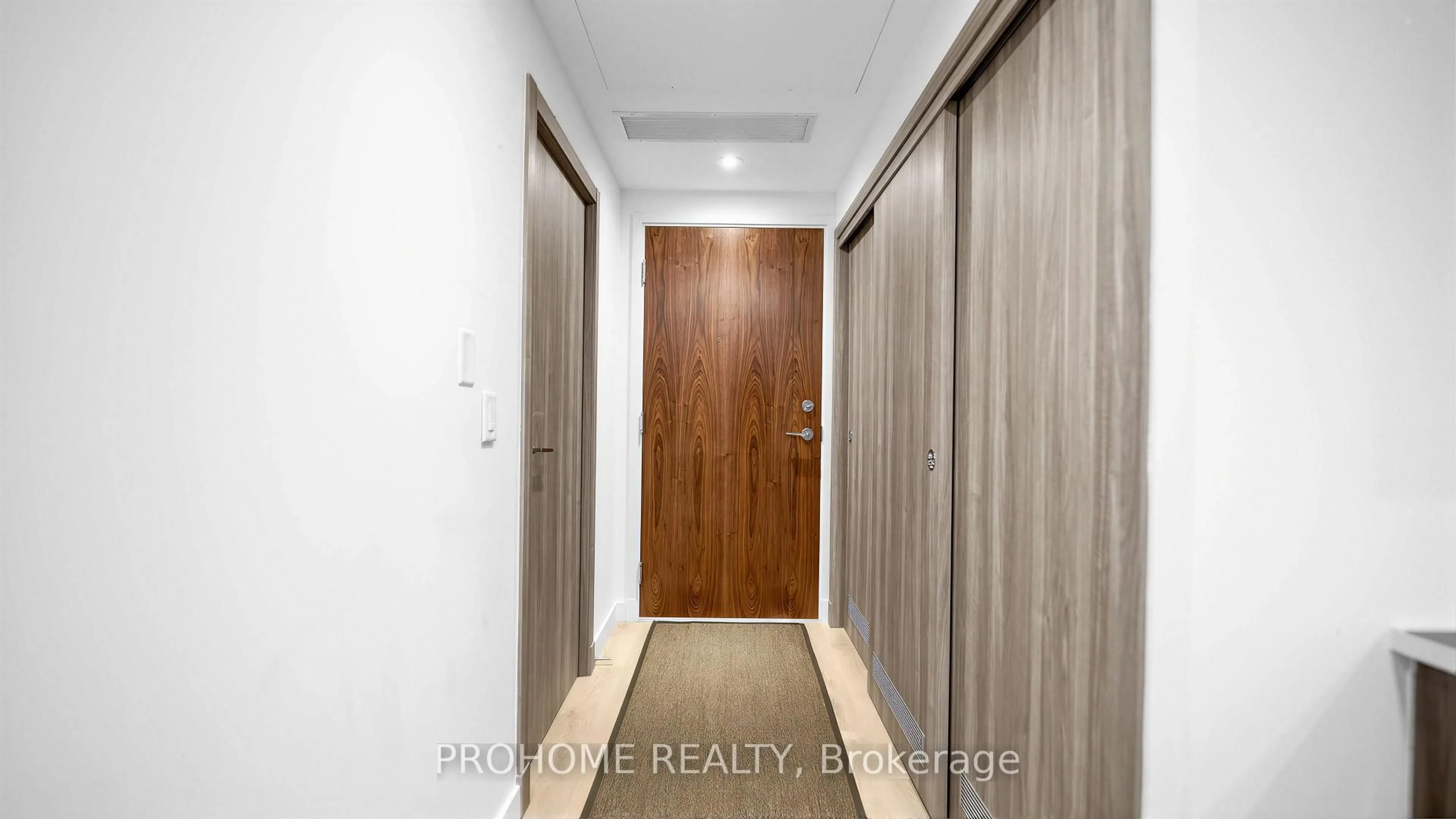 Indoor foyer for 27 McMahon Dr #1006, Toronto Ontario M2K 0J2