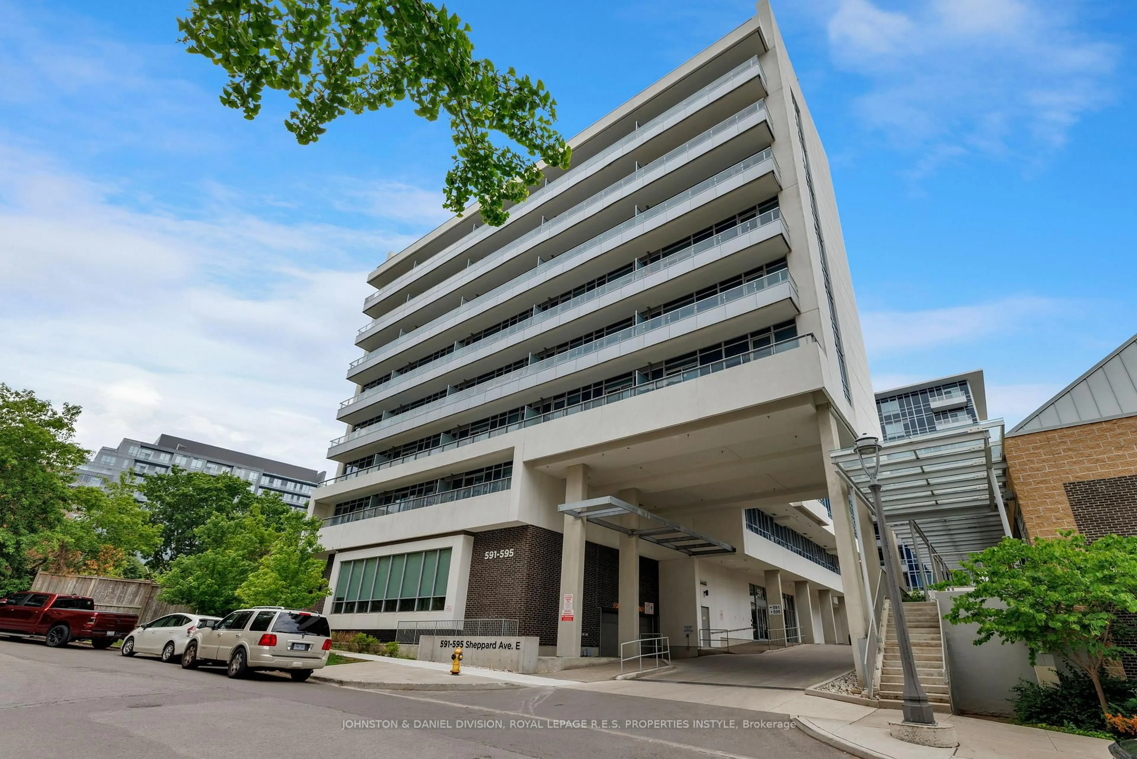 Indoor foyer for 591 Sheppard Ave #327, Toronto Ontario M2K 0G2
