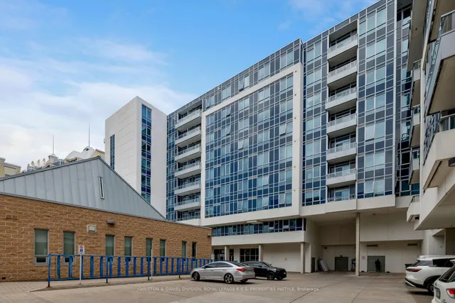 591 Sheppard Ave #327, Toronto 4