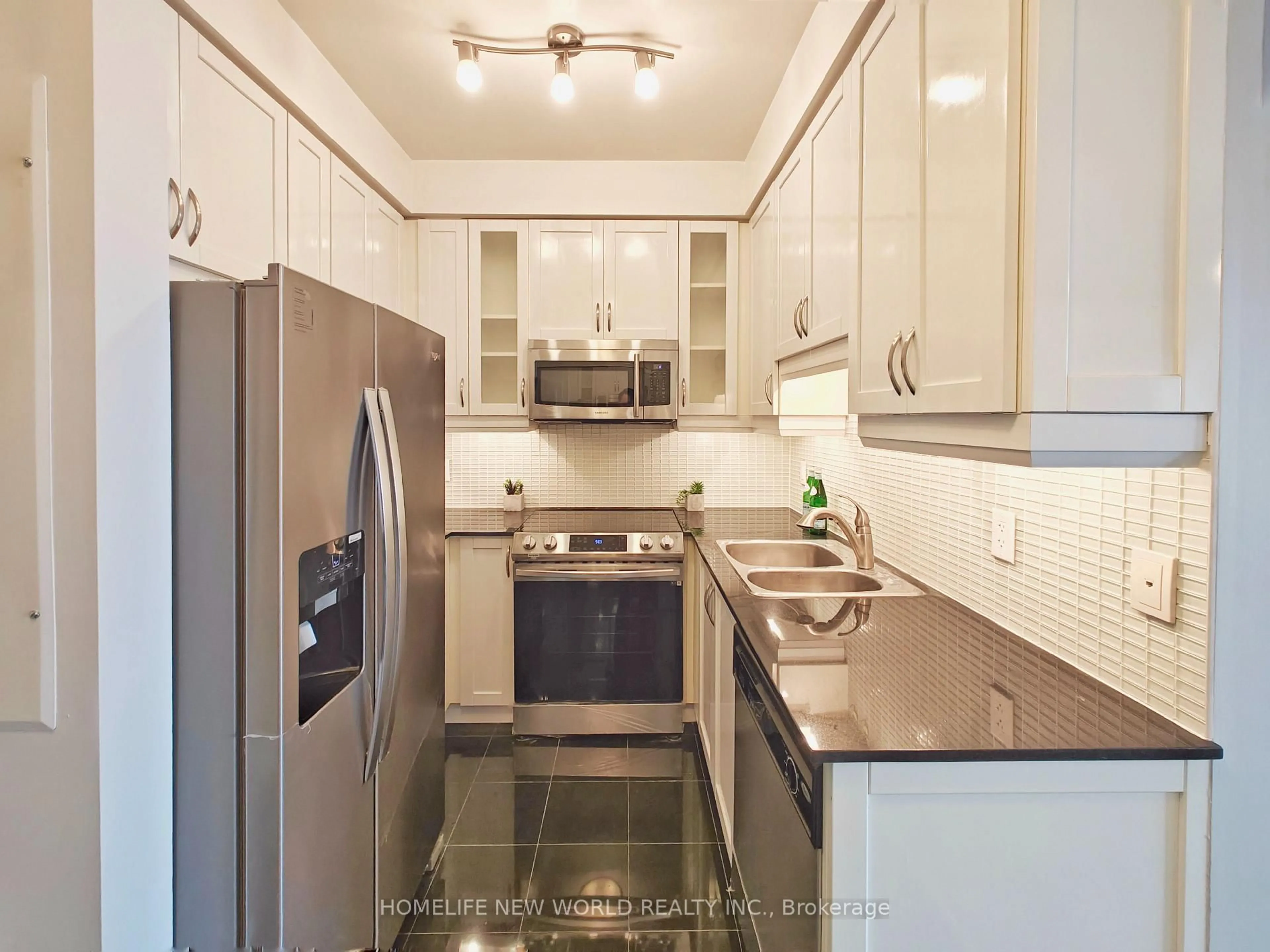 Standard kitchen, ceramic/tile floor for 18 Holmes Ave #Lph07, Toronto Ontario M2N 0E1