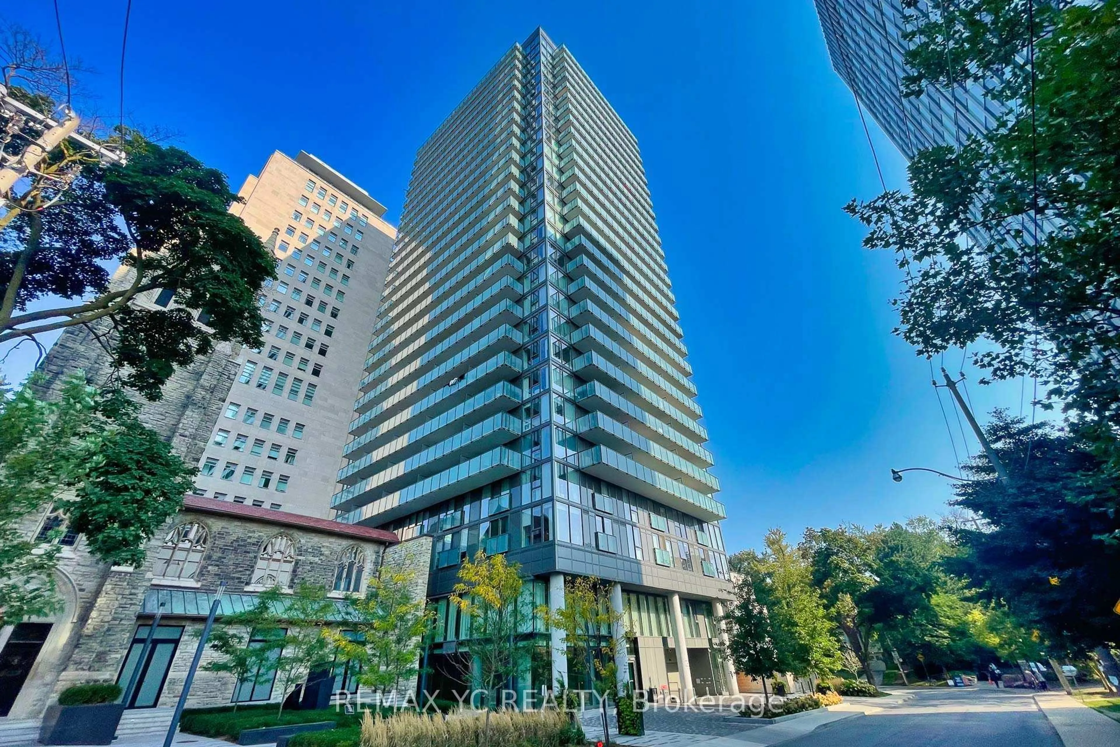 Indoor foyer for 99 Foxbar Rd #1908, Toronto Ontario M4V 0B2