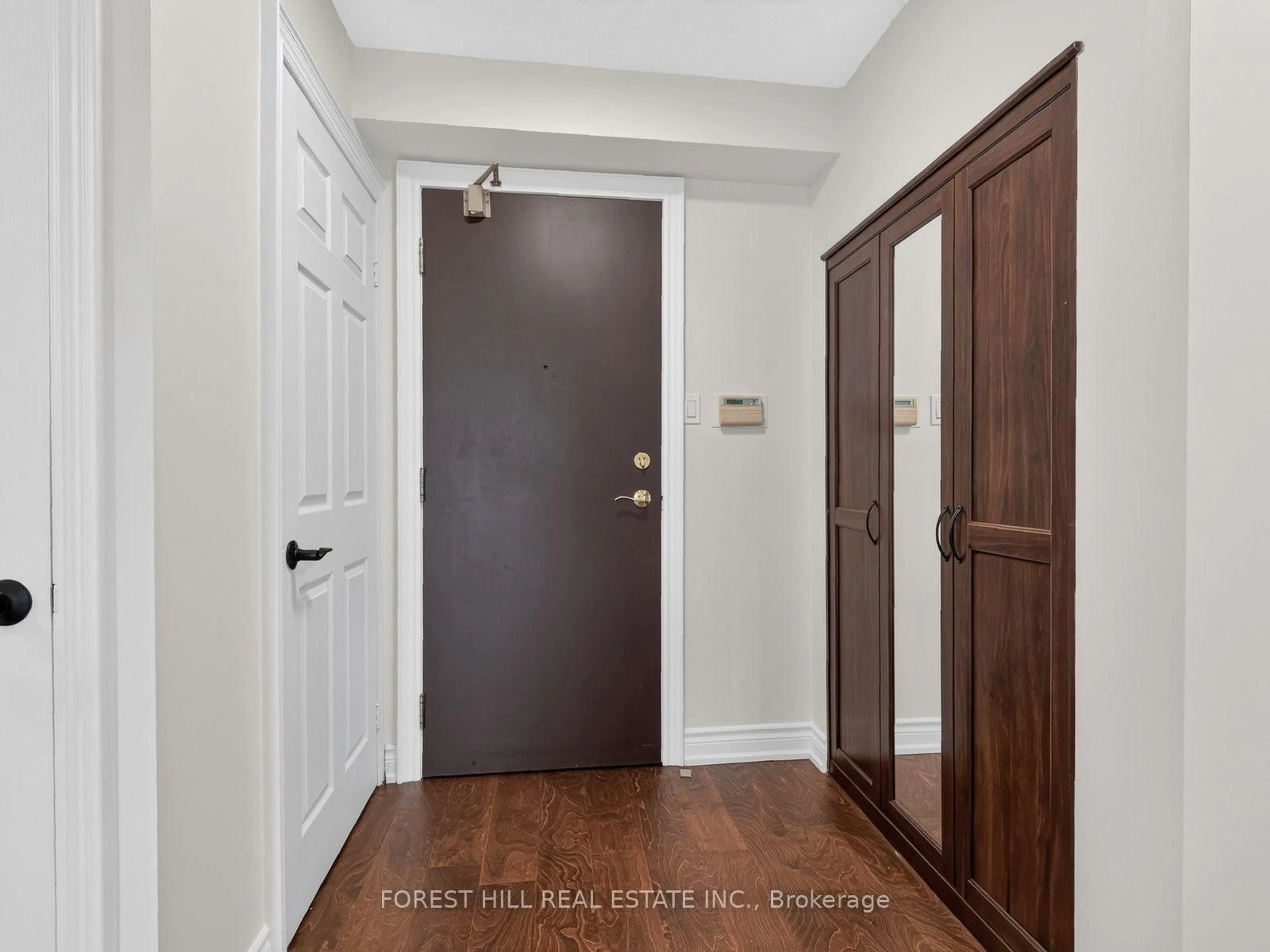 Indoor entryway for 1101 Steeles Ave #907, Toronto Ontario M2R 3W5