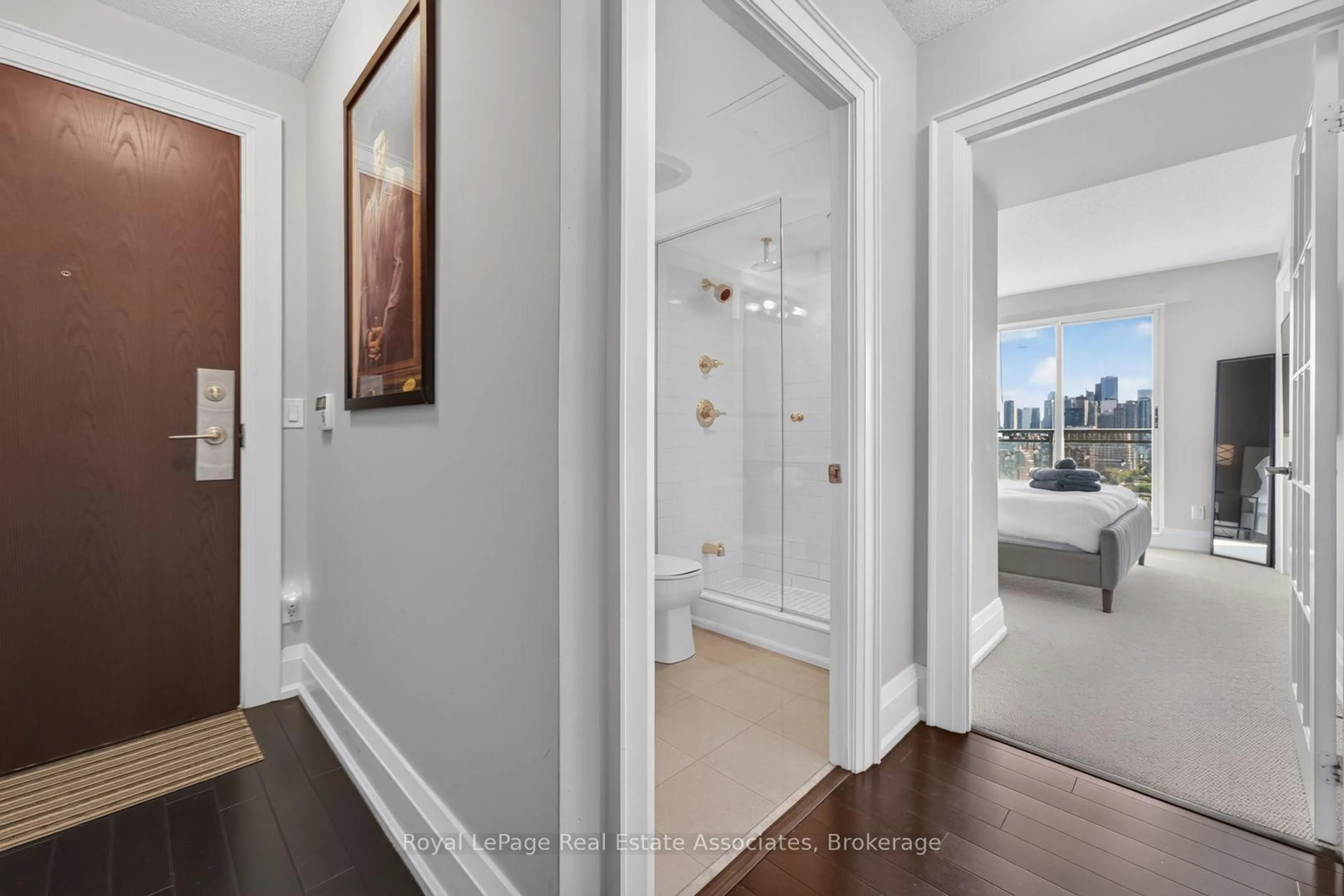 Indoor entryway for 80 Western Battery Rd #2210, Toronto Ontario M6K 3S1