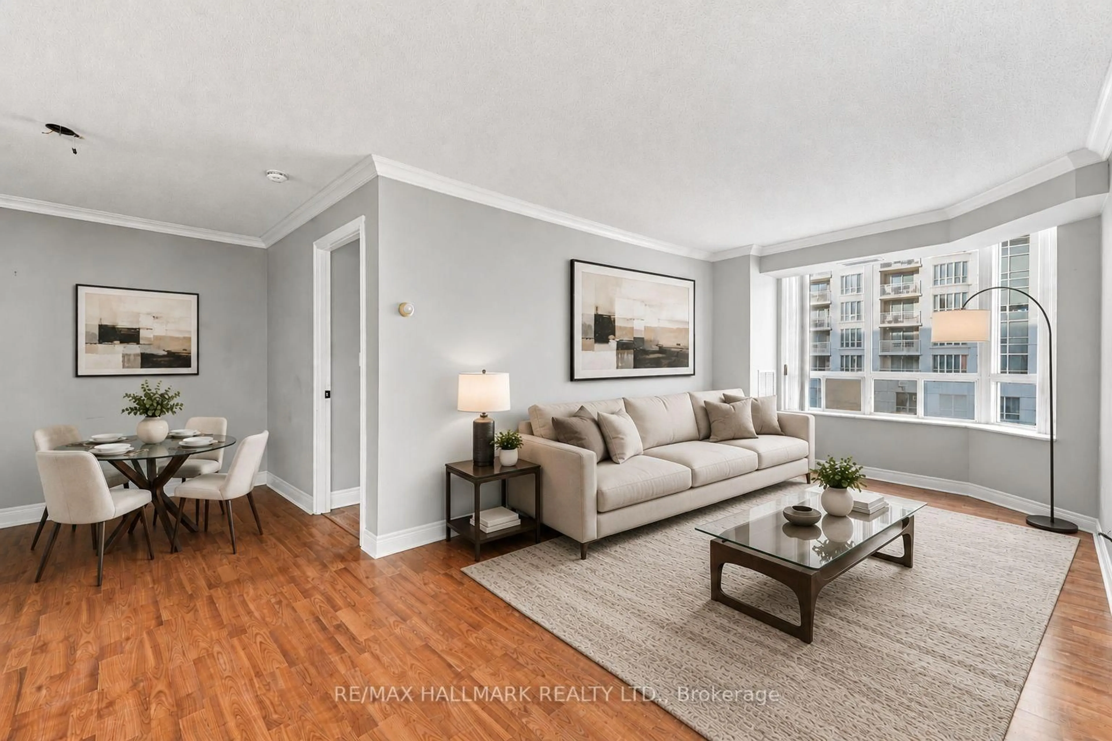 Living room with furniture, wood/laminate floor for 5418 Yonge St #617, Toronto Ontario M2N 6X4