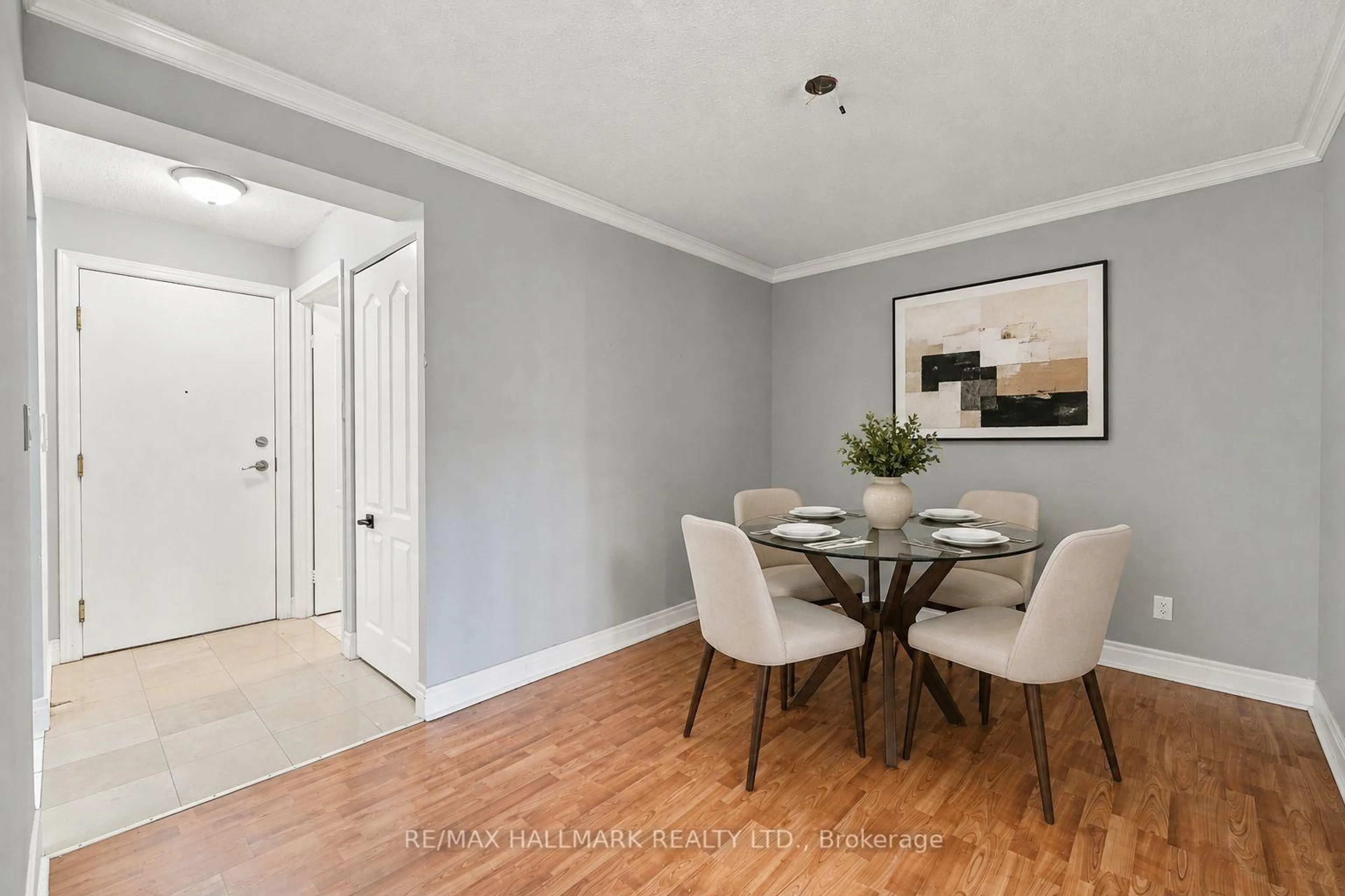 Dining room, wood/laminate floor for 5418 Yonge St #617, Toronto Ontario M2N 6X4