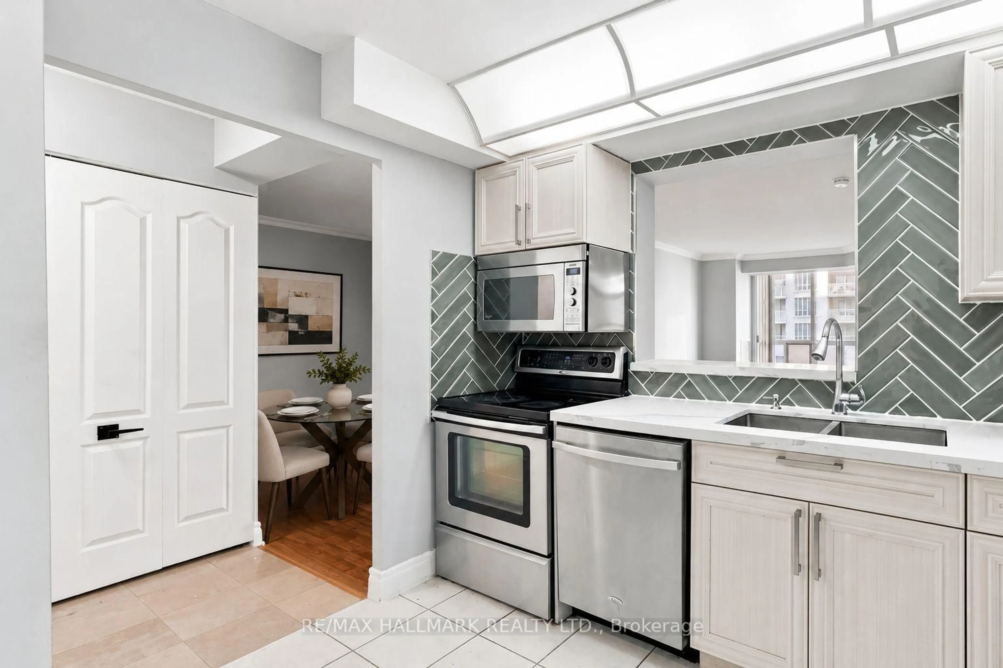 Standard kitchen, unknown for 5418 Yonge St #617, Toronto Ontario M2N 6X4