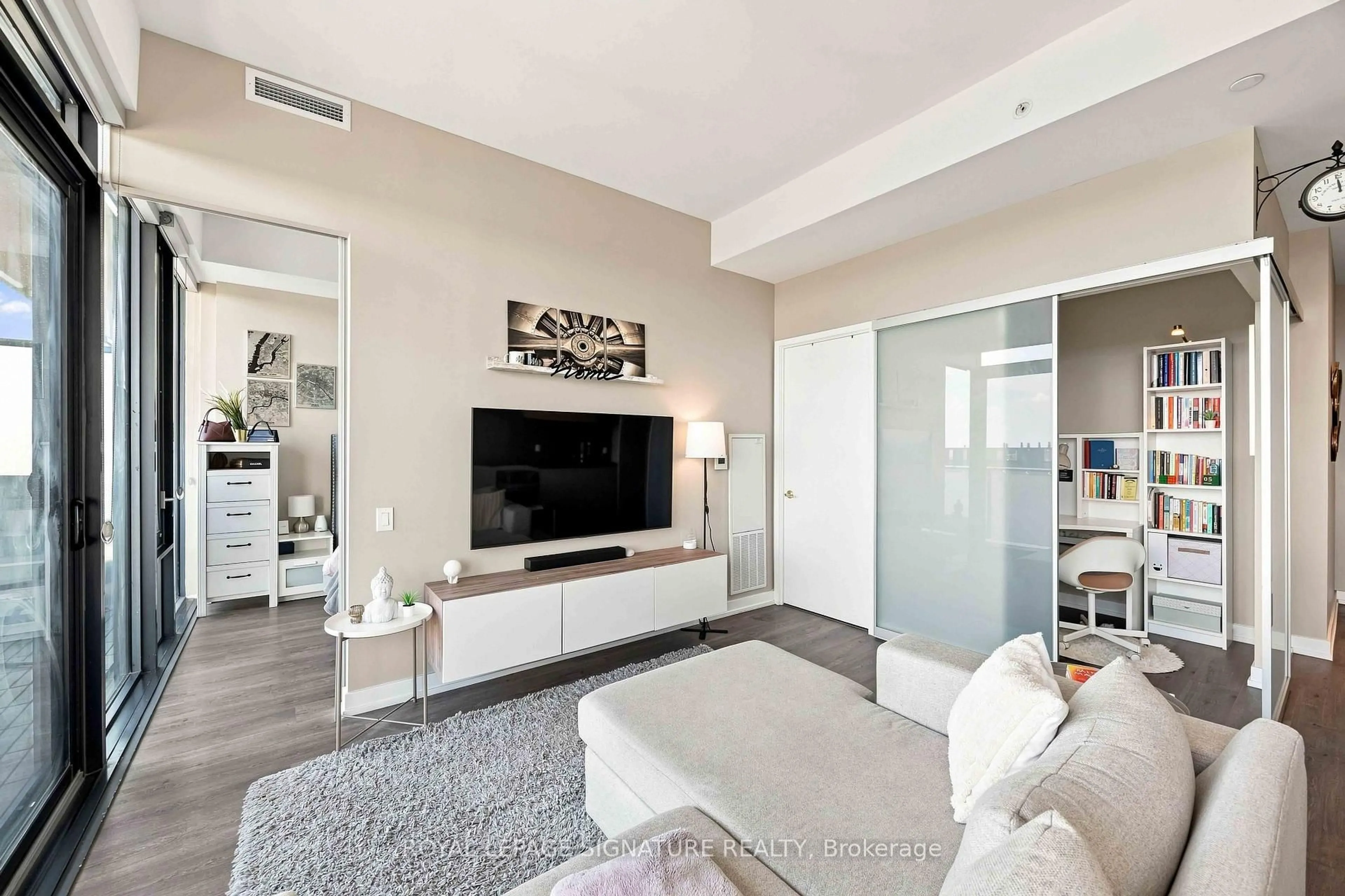 Living room with furniture, unknown for 161 Roehampton Ave #4305, Toronto Ontario M4P 0C8