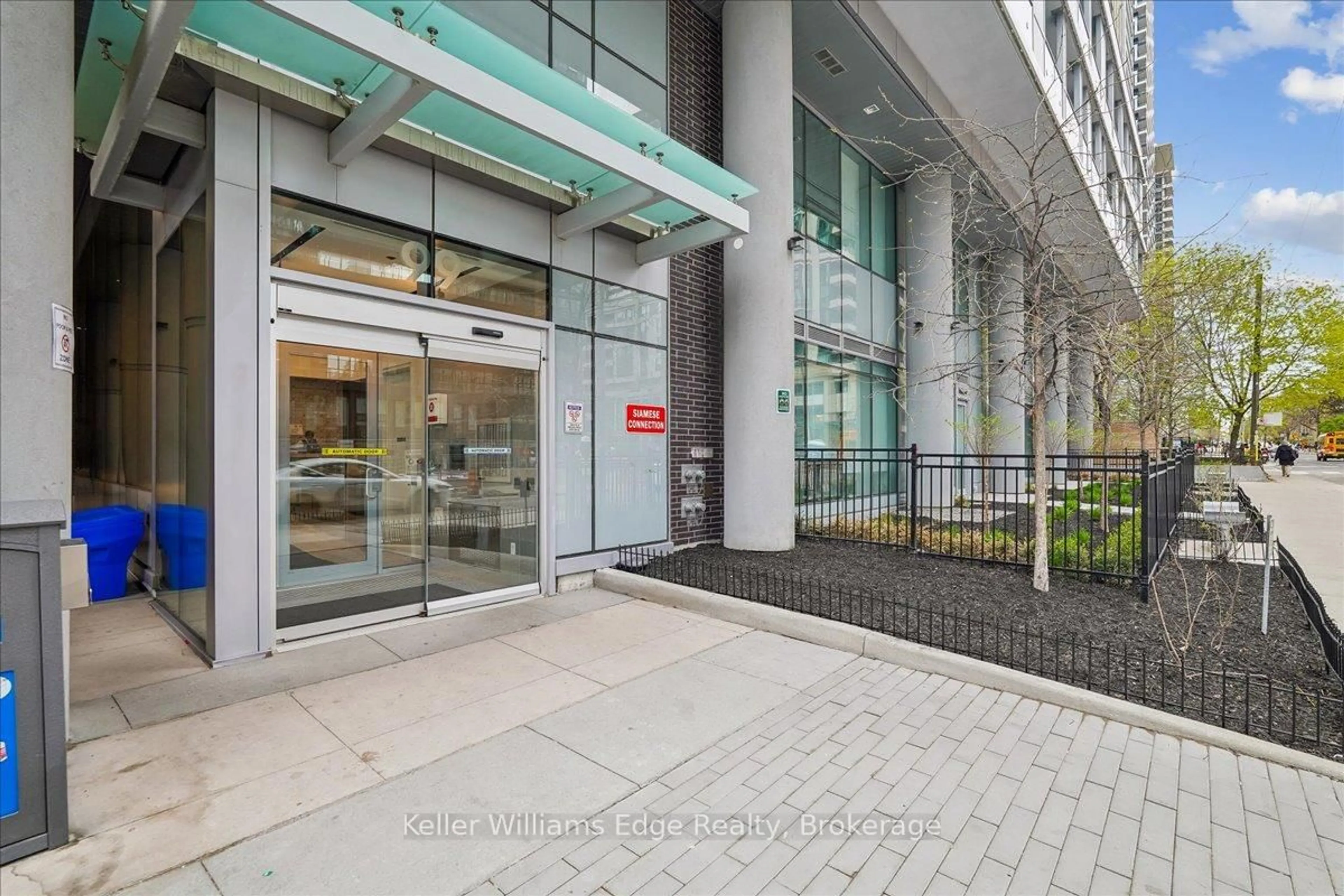 Indoor foyer for 99 Broadway Ave #208 NT, Toronto Ontario M4P 1V2