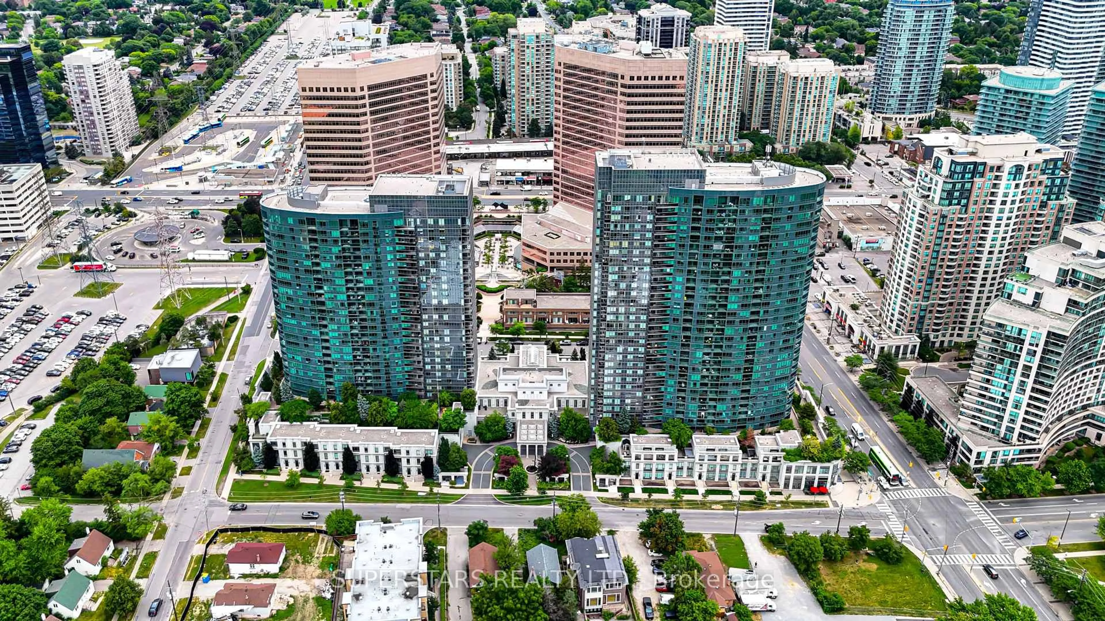 A pic from outside/outdoor area/front of a property/back of a property/a pic from drone, city buildings view from balcony for 25 Greenview Ave #524, Toronto Ontario M2M 0A5