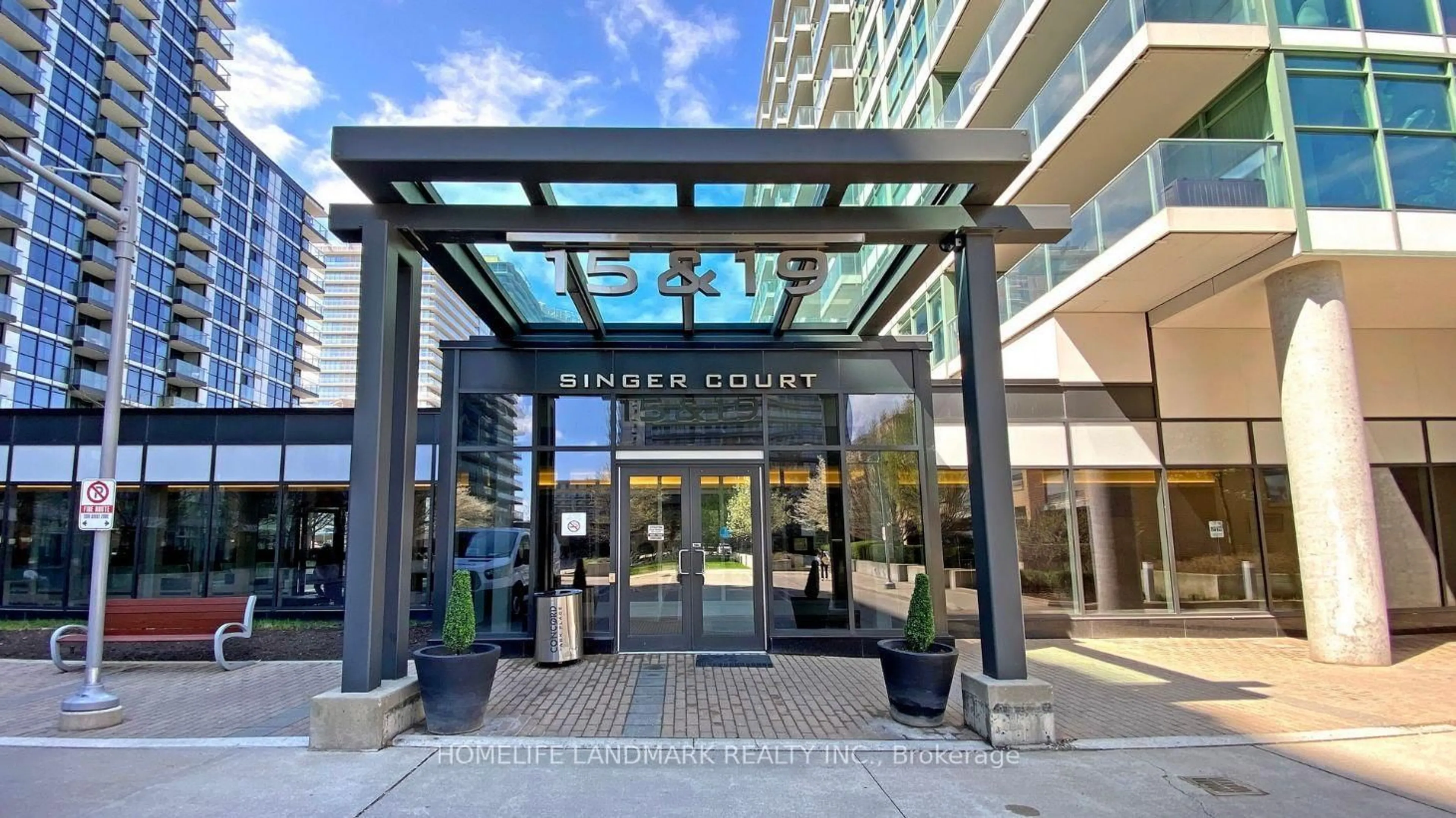 Indoor foyer for 15 Singer Crt #305, Toronto Ontario M2K 0B1