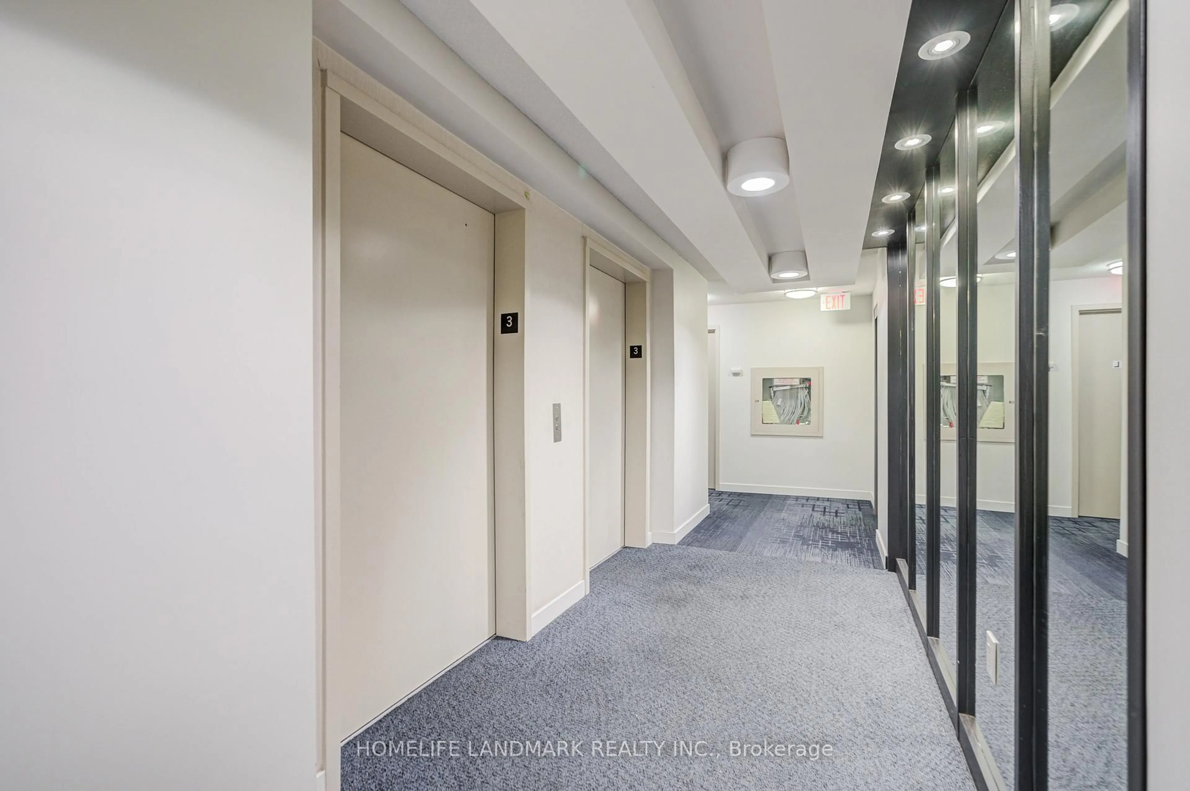 Indoor foyer for 15 Singer Crt #305, Toronto Ontario M2K 0B1