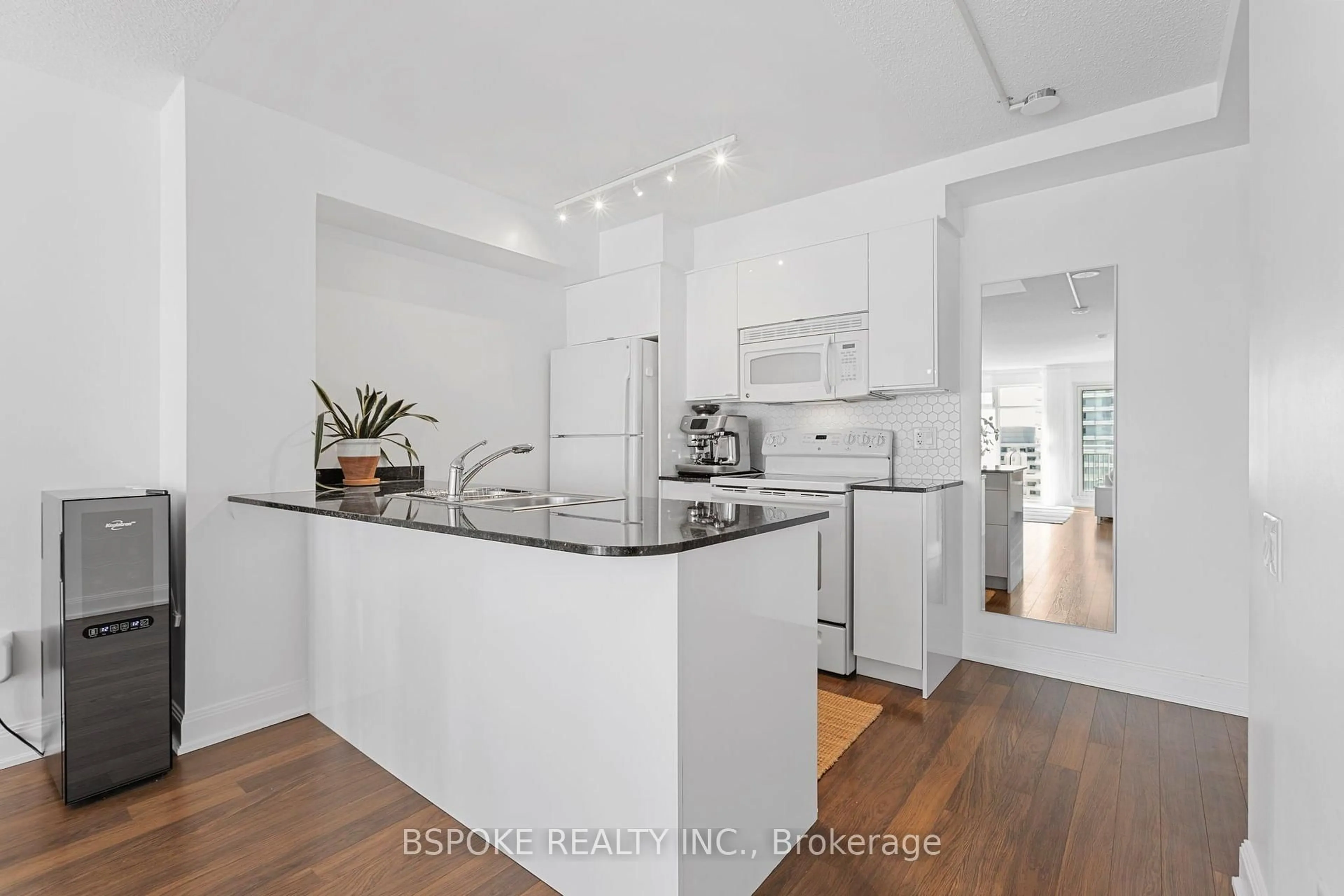 Open concept kitchen, unknown for 2191 Yonge St #3012, Toronto Ontario M4S 3H8