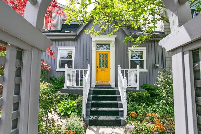 6 Bowman St, Toronto 3