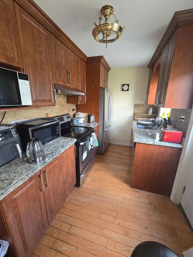 4 Bevdale Rd, Toronto 4