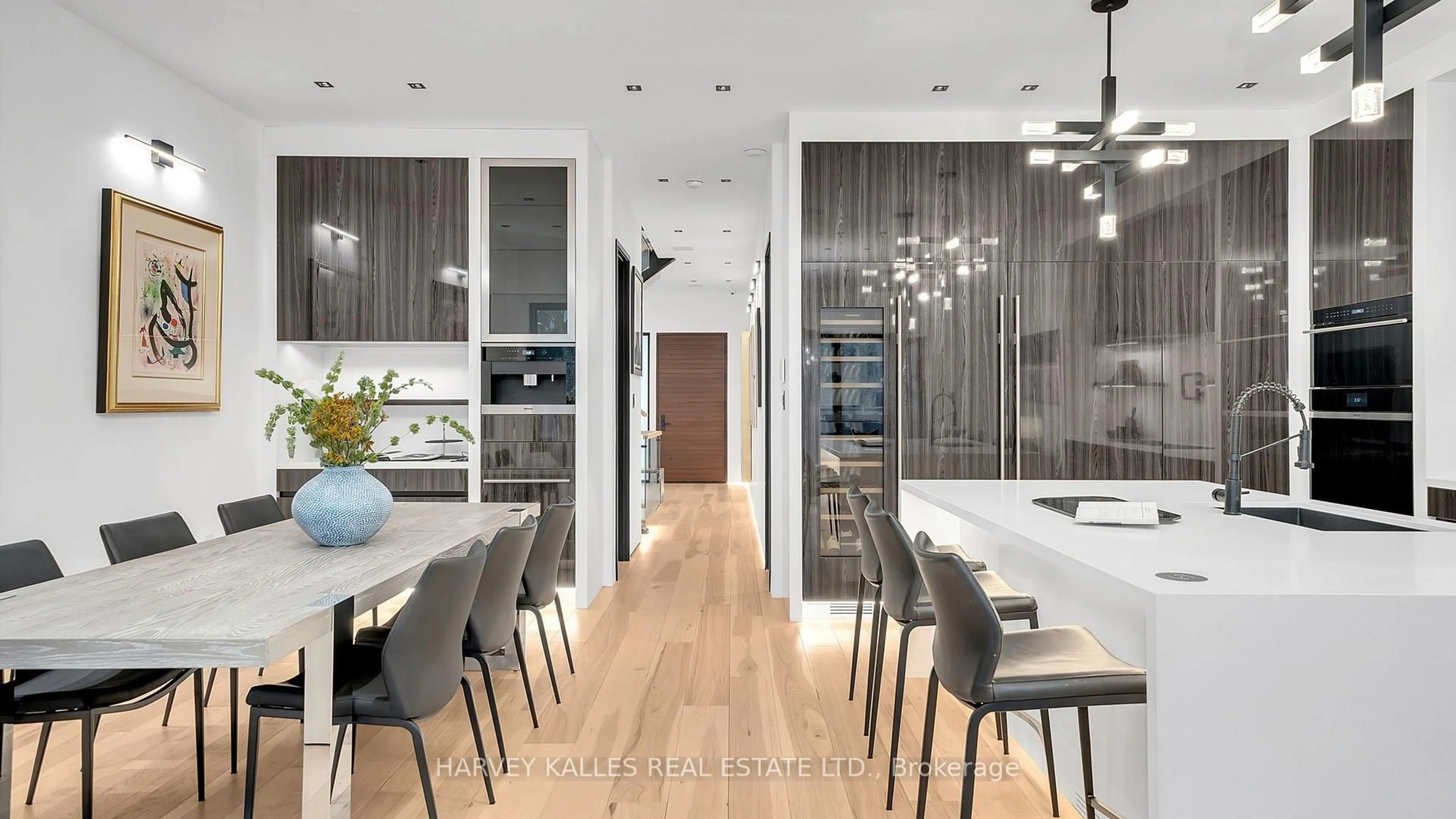 Contemporary kitchen, wood/laminate floor for 4 Douglas Cres, Toronto Ontario M4W 2E7