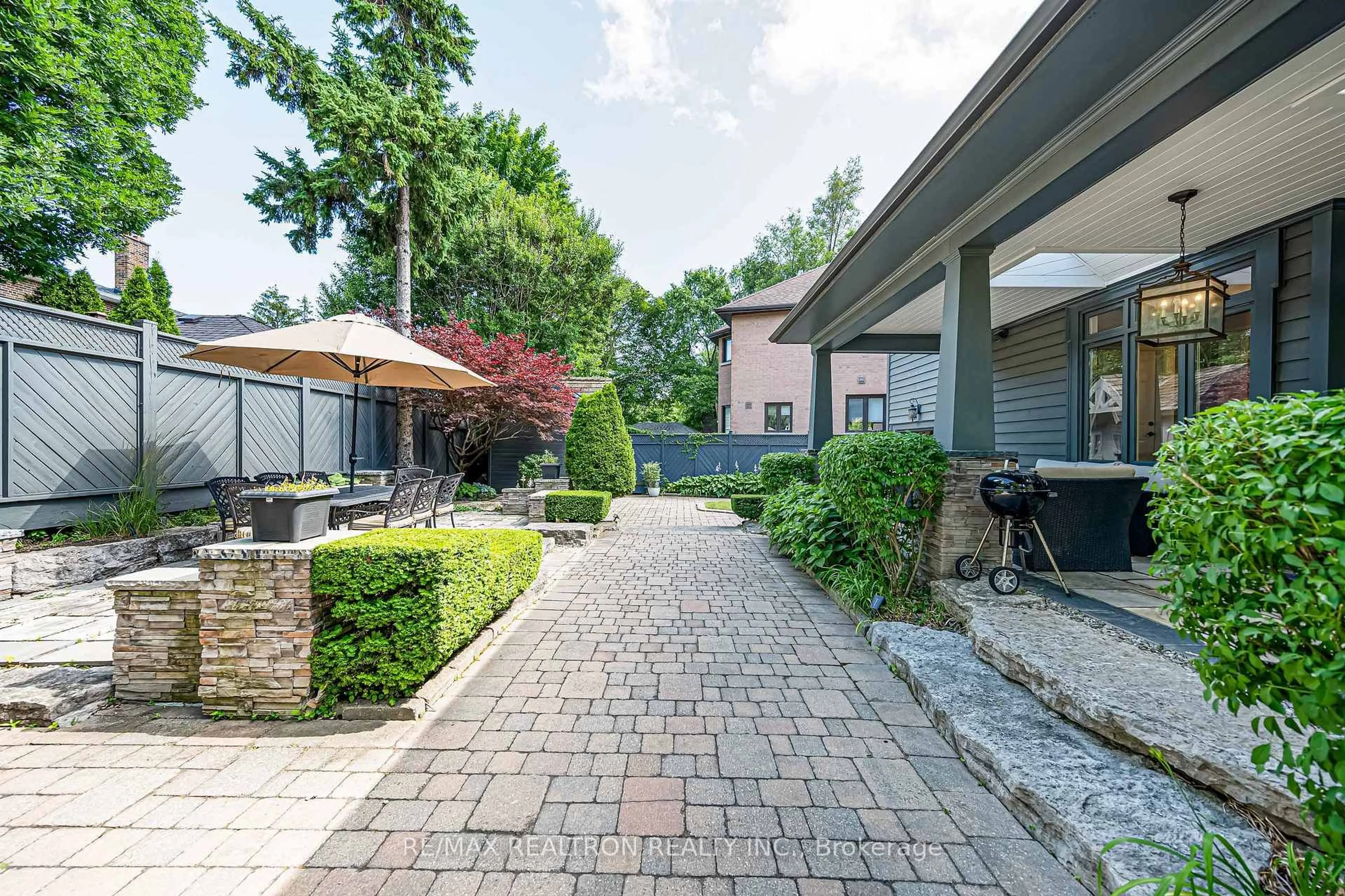 Patio, street for 37 Stuart Cres, Toronto Ontario M2N 1A6