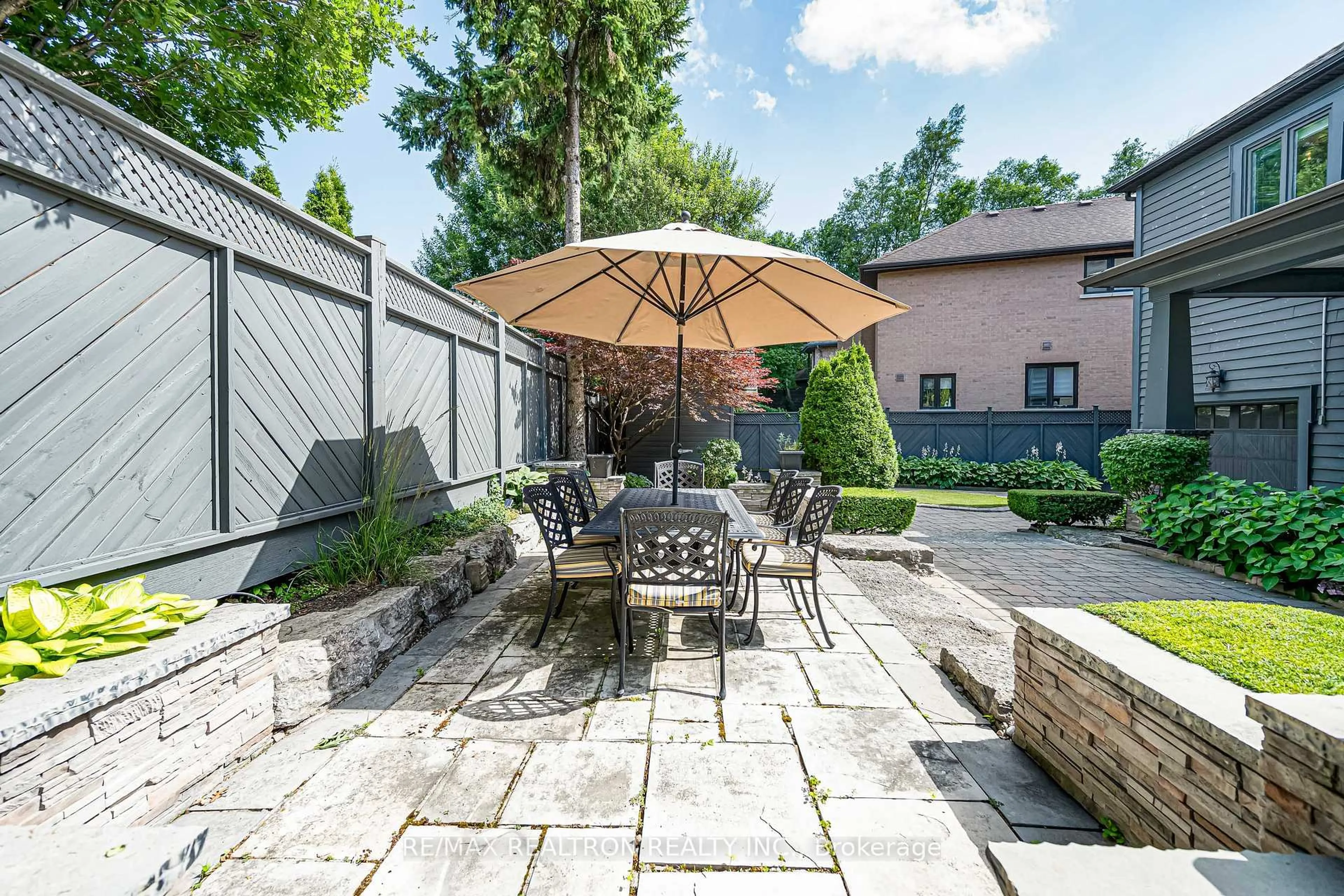 Patio, street for 37 Stuart Cres, Toronto Ontario M2N 1A6