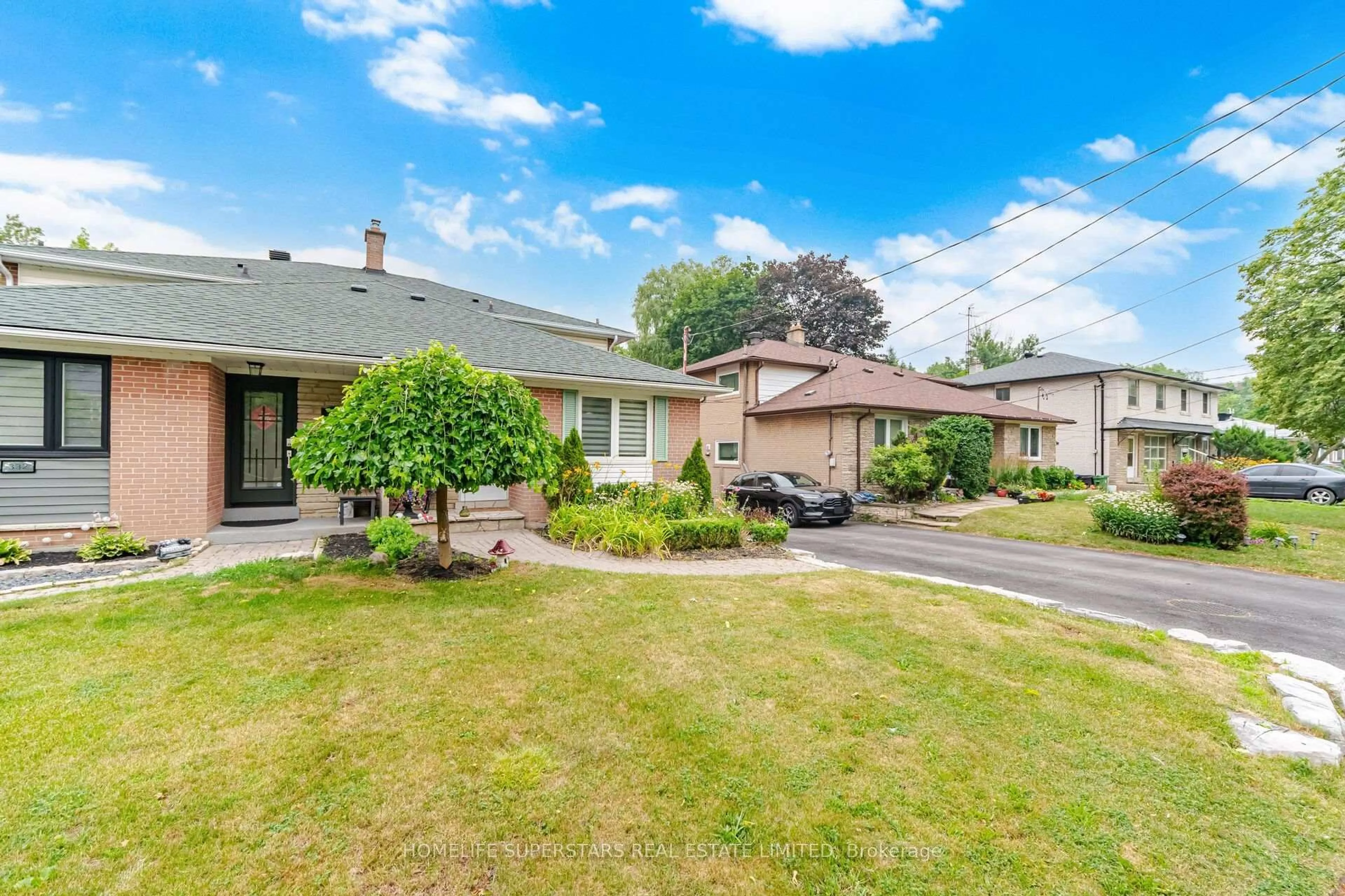 Patio, street for 334 Woodsworth Rd, Toronto Ontario M2L 2T6