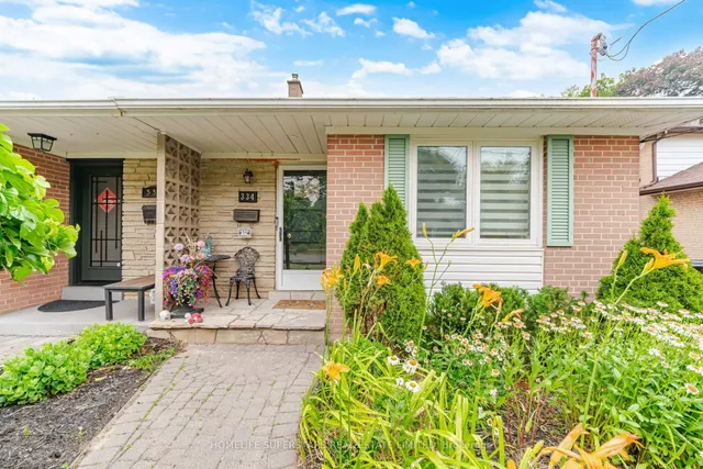 334 Woodsworth Rd, Toronto 3