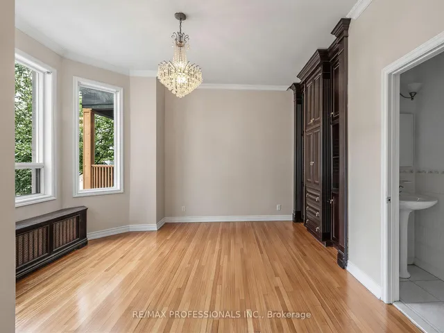 168 Markham St, Toronto 4