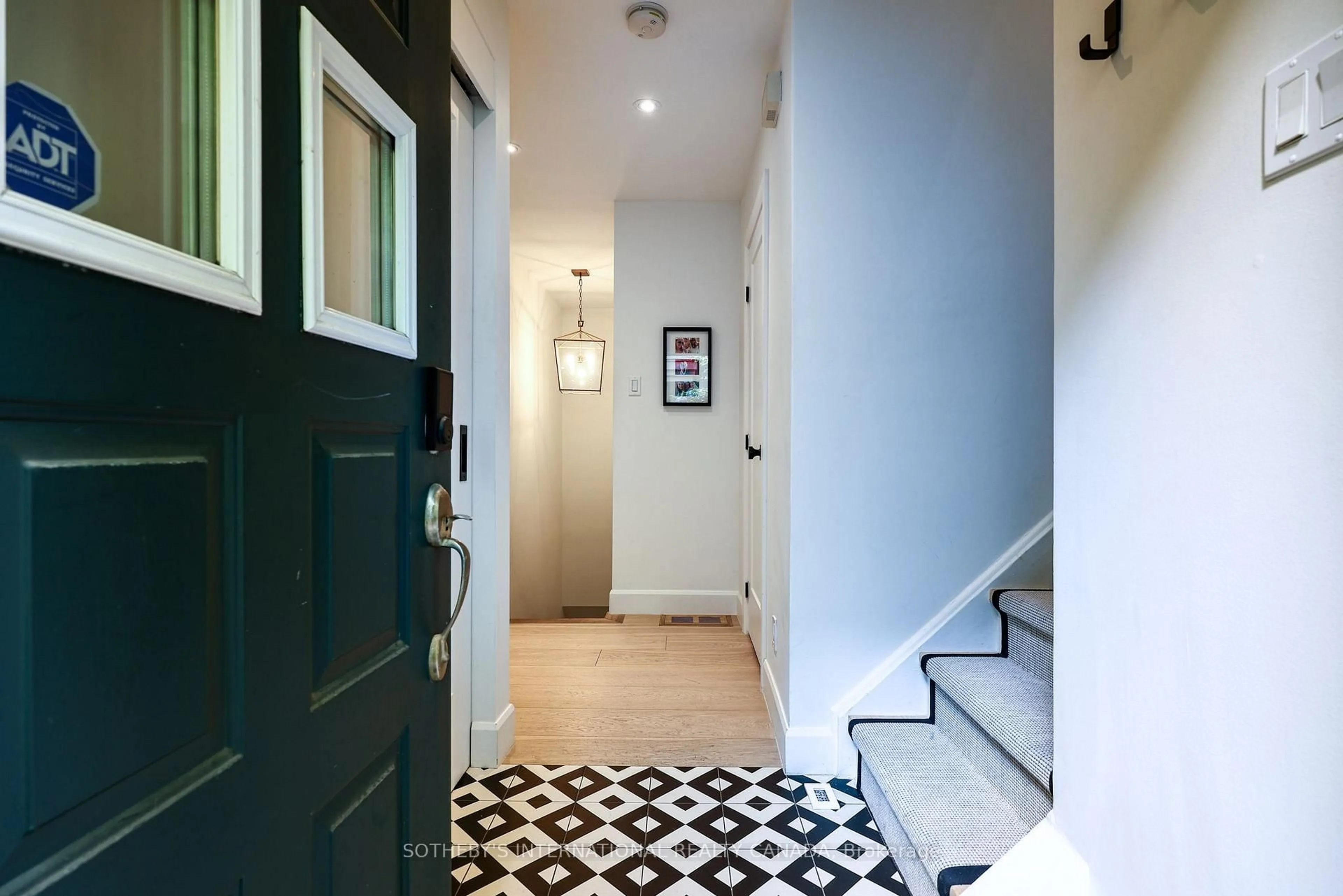 Indoor entryway for 1 Baxter St #21, Toronto Ontario M4W 3W1