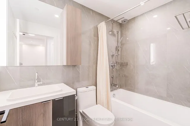15 Mercer St #2204, Toronto 5