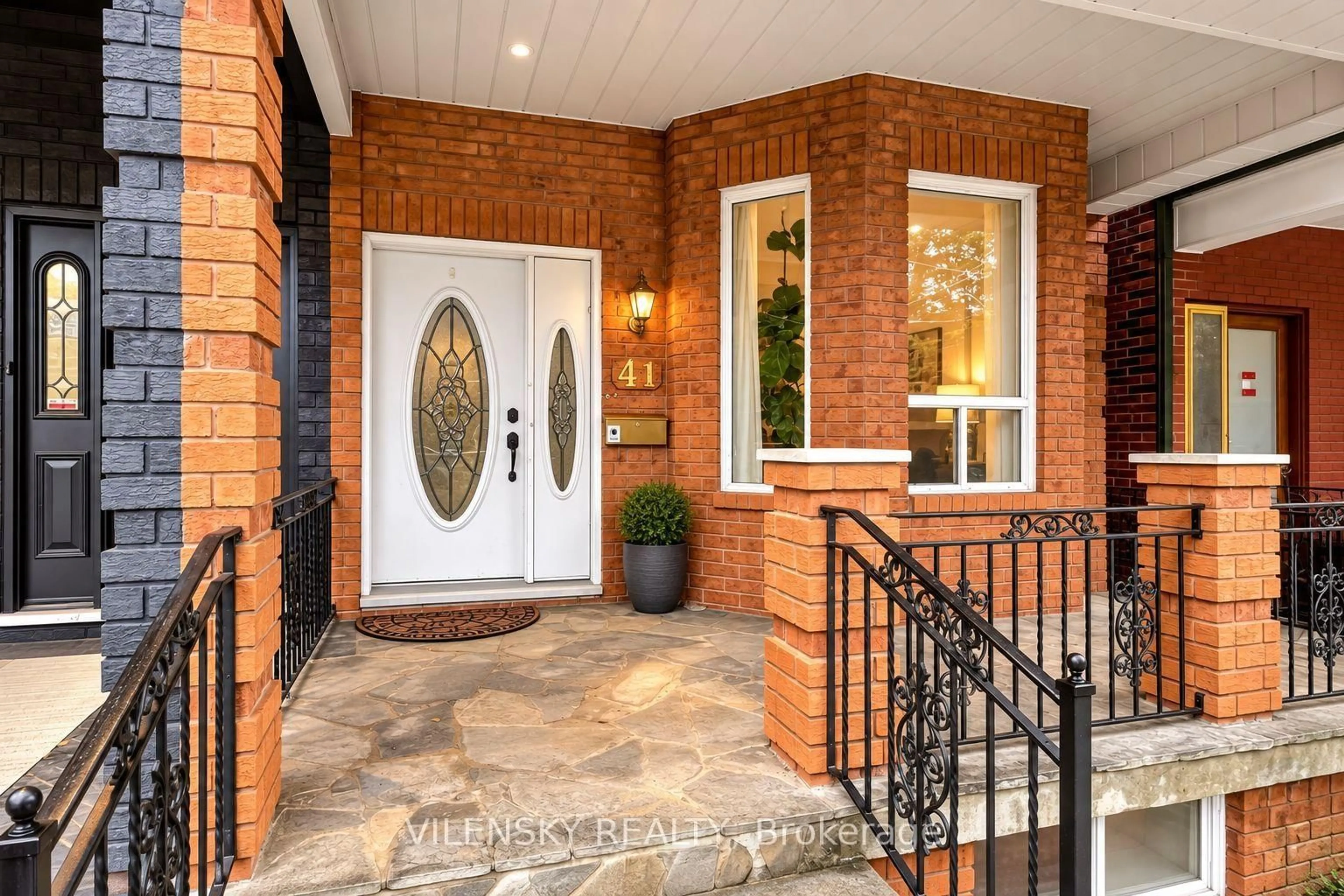 Indoor entryway for 41 Lakeview Ave, Toronto Ontario M6J 3B4