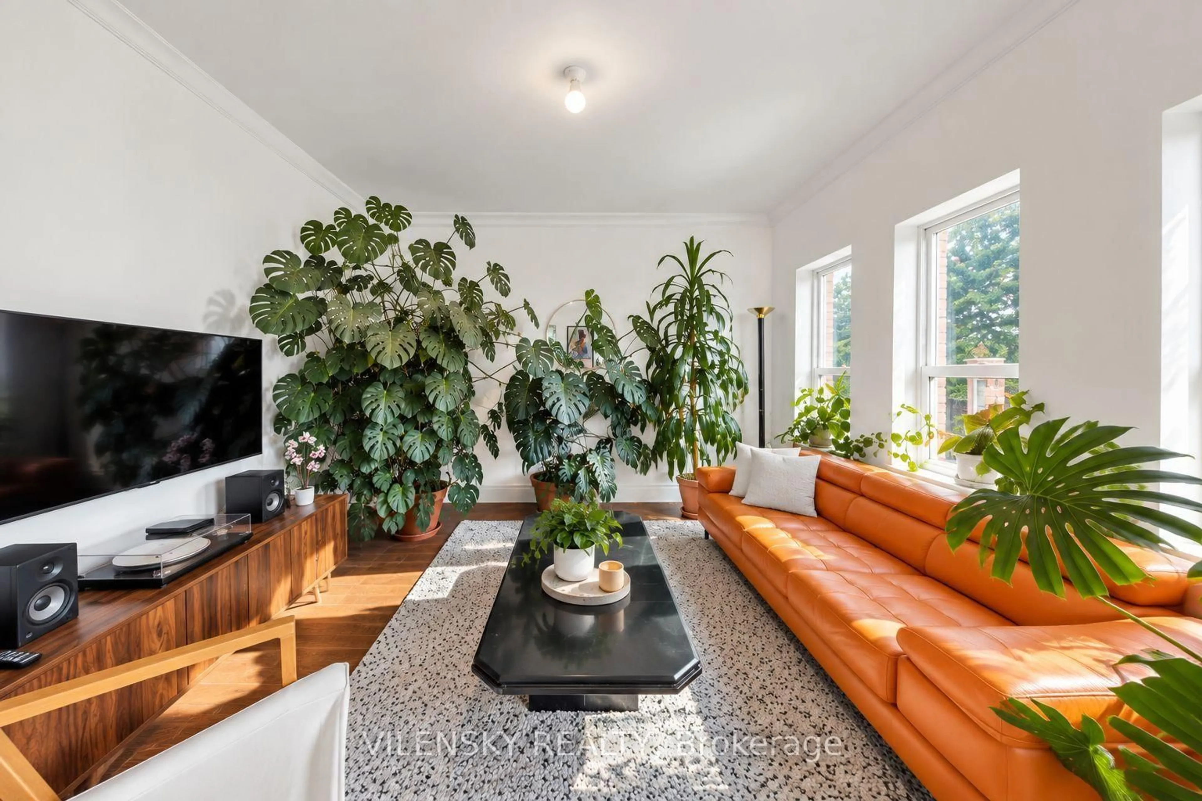 Living room with furniture, unknown for 41 Lakeview Ave, Toronto Ontario M6J 3B4