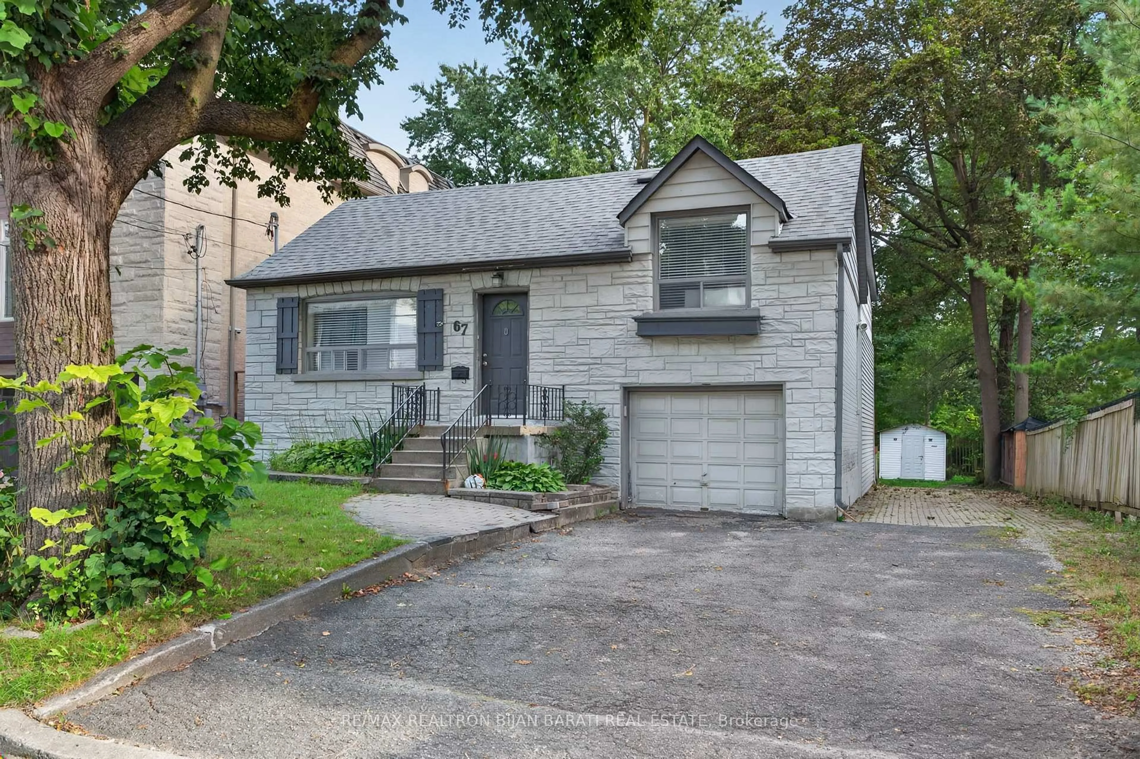 Home with vinyl exterior material, street for 67 Princess Ave, Toronto Ontario M2N 3R5