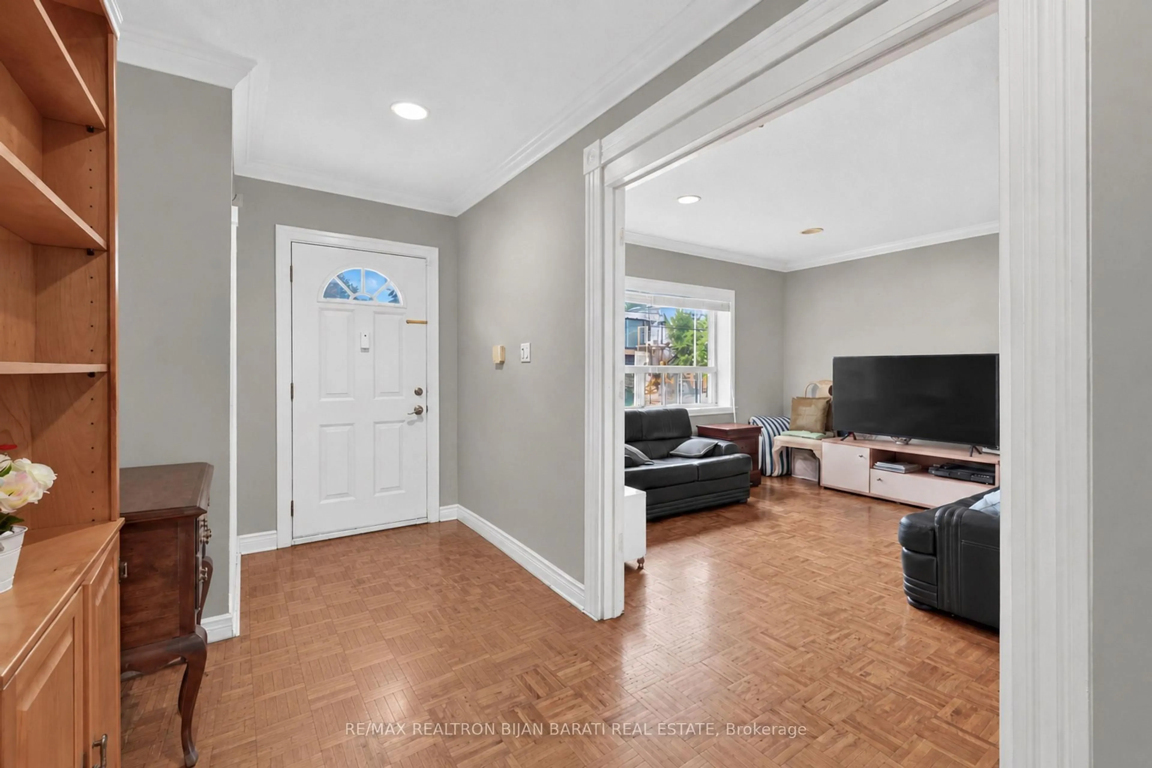 Indoor entryway for 67 Princess Ave, Toronto Ontario M2N 3R5