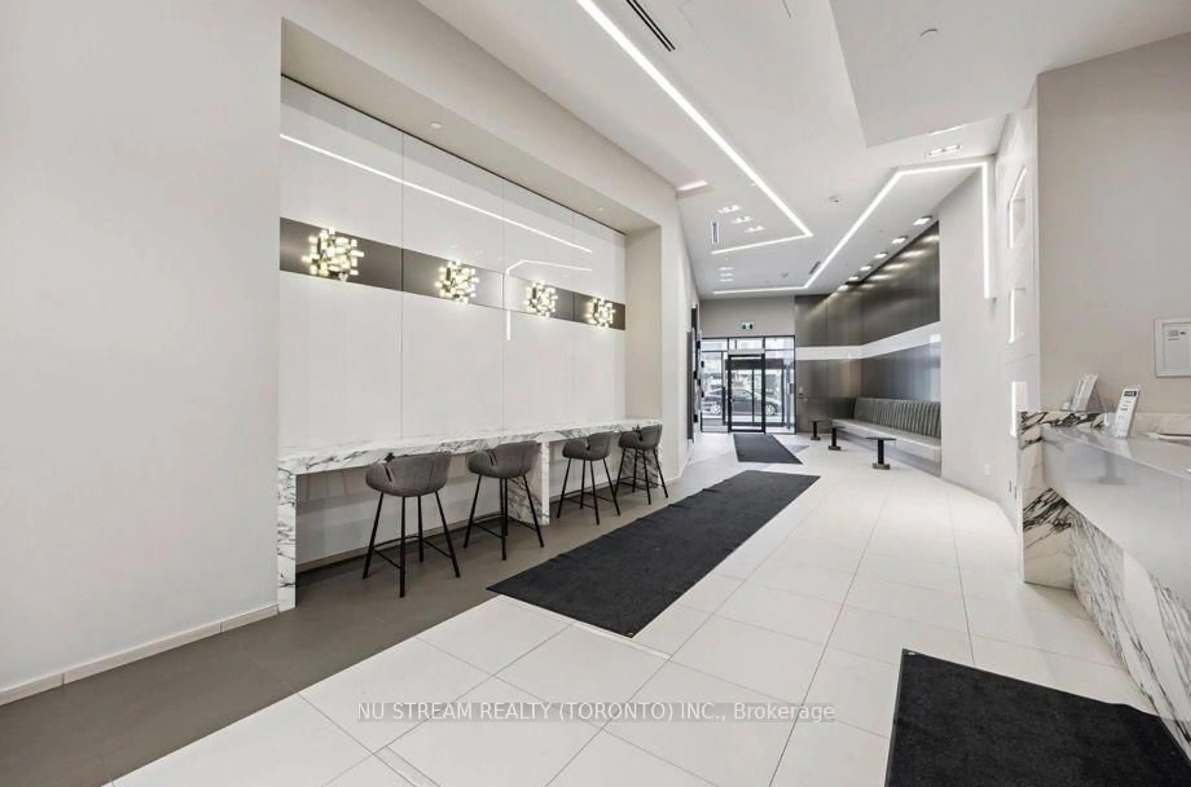Indoor foyer for 1603 Eglinton Ave #810, Toronto Ontario M6E 0A1