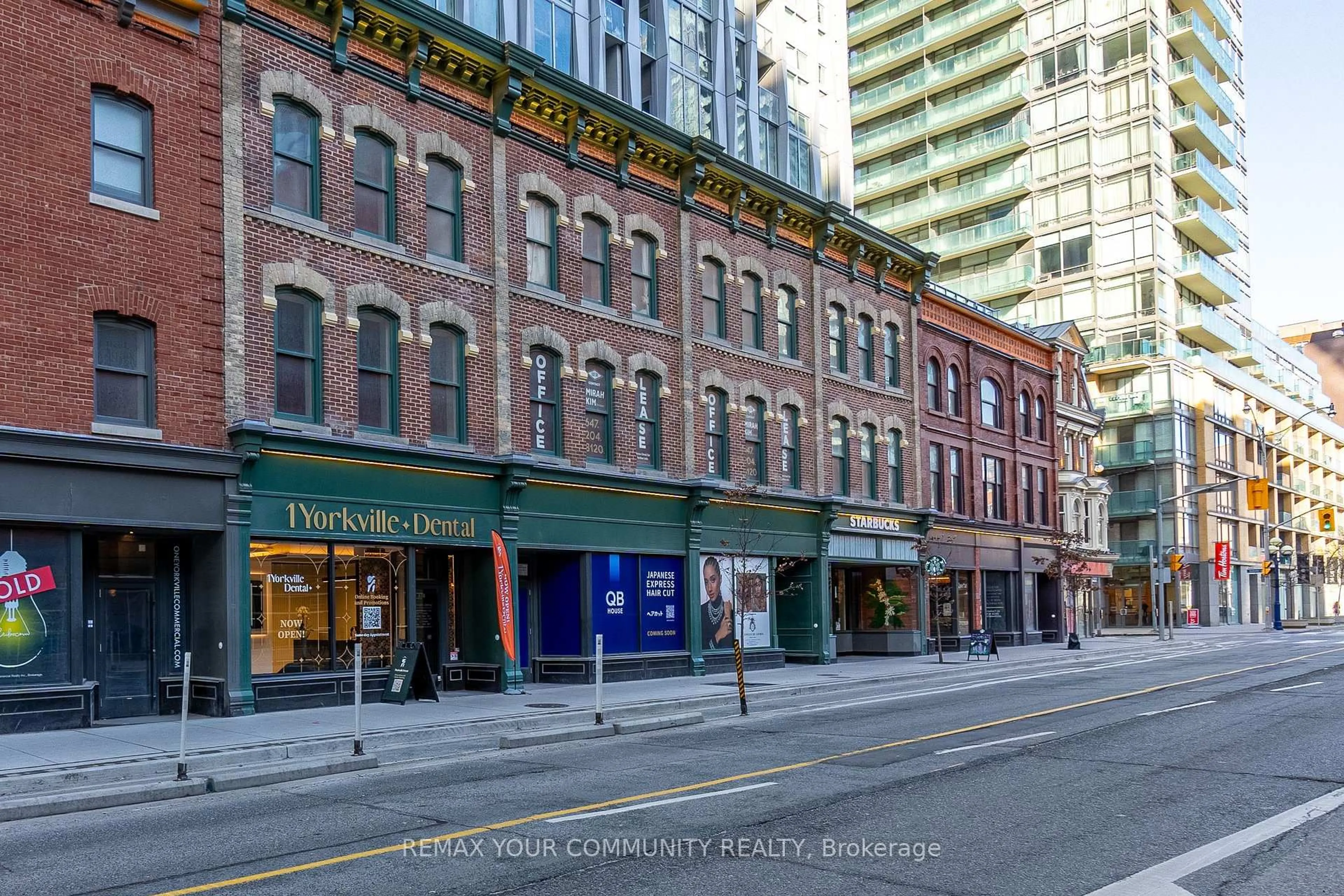 Patio, street for 1 Yorkville Ave #5405, Toronto Ontario M4W 0B1