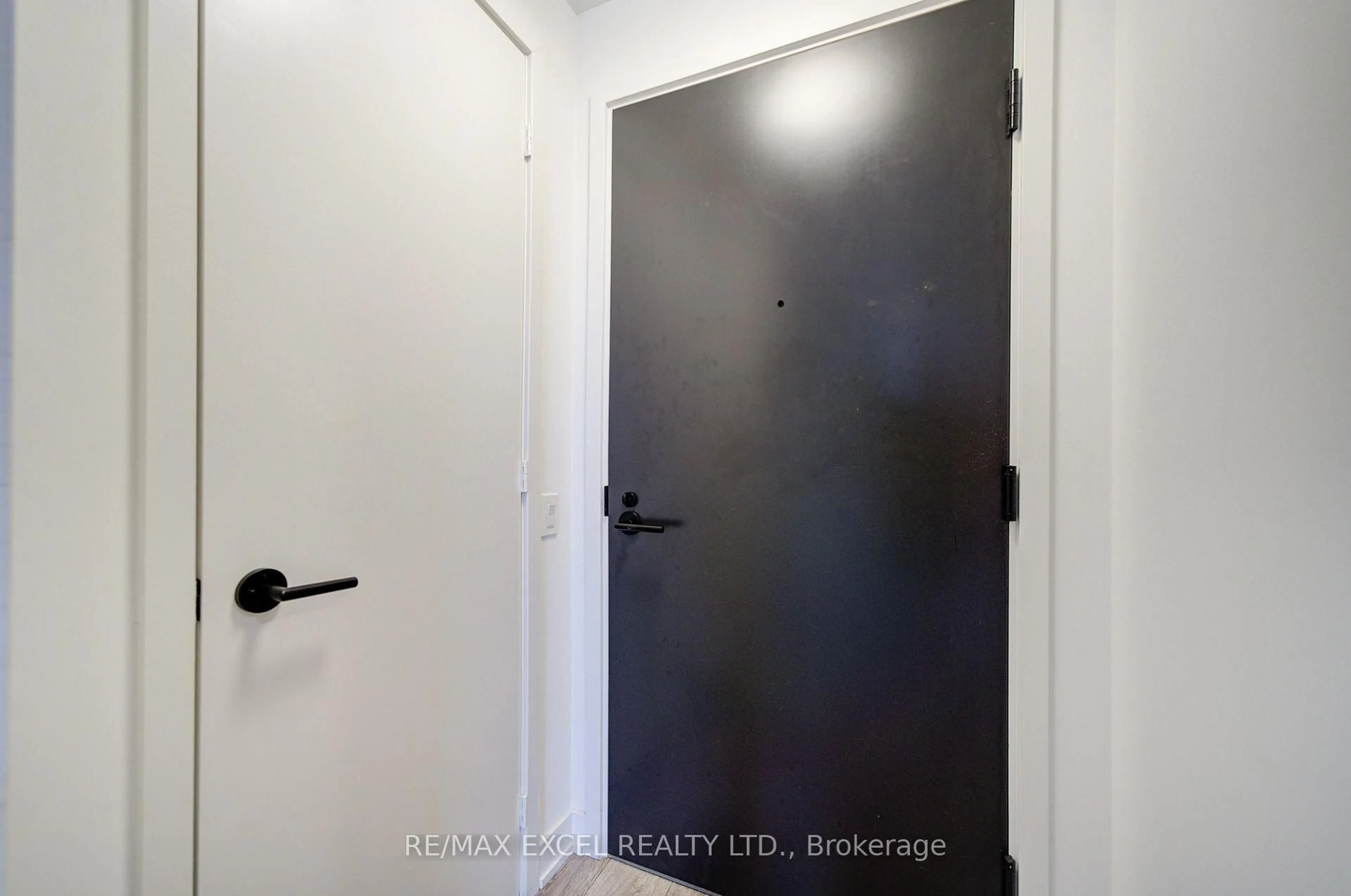Indoor entryway for 108 Peter St #1818, Toronto Ontario M5V 0W2