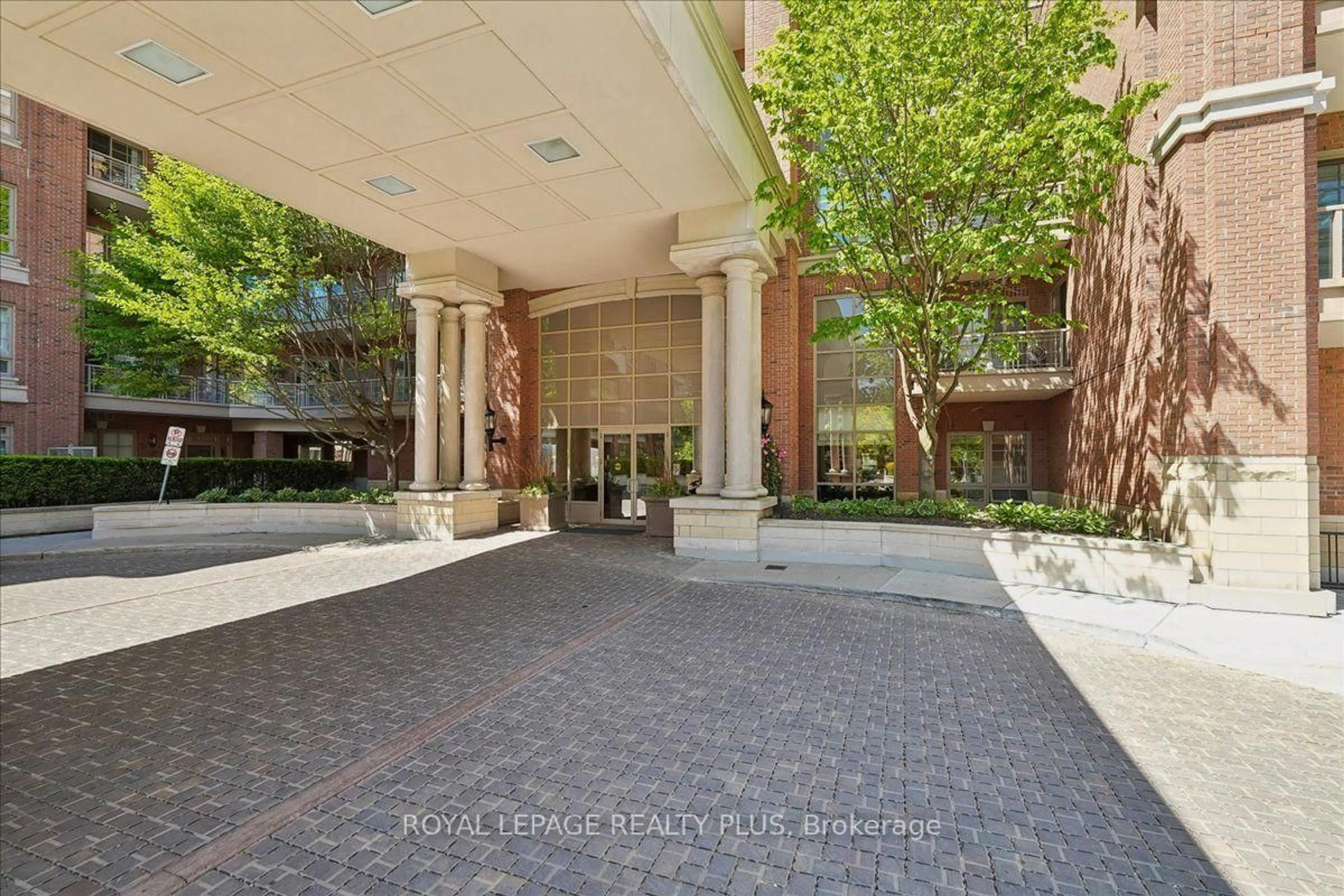 Indoor foyer for 20 Burkebrook Pl #204, Toronto Ontario M4G 0A1