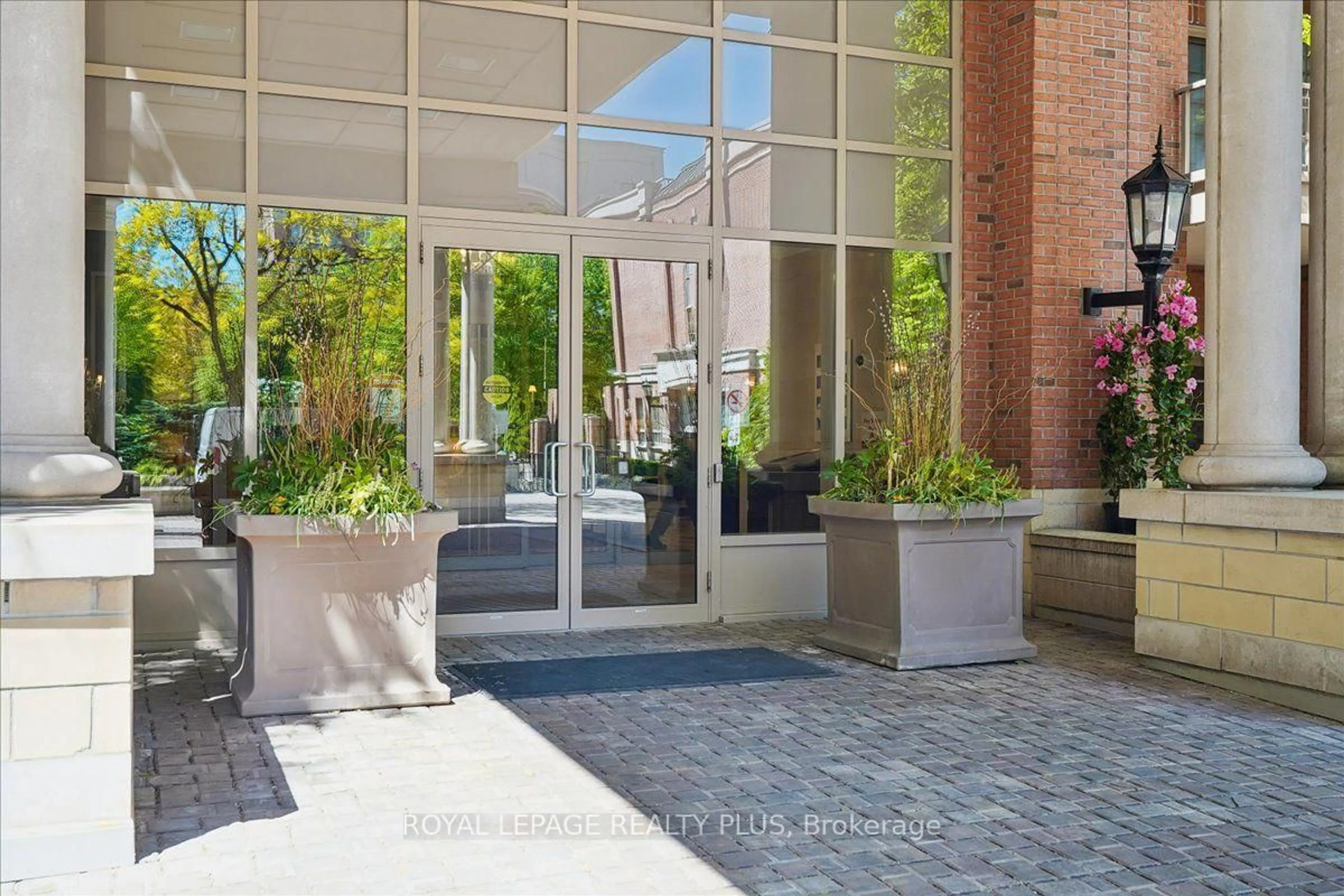 Indoor foyer for 20 Burkebrook Pl #204, Toronto Ontario M4G 0A1