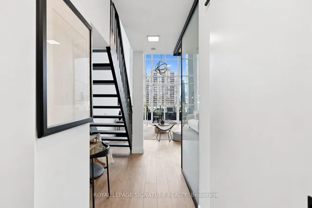 5 Hanna Ave #532, Toronto 2