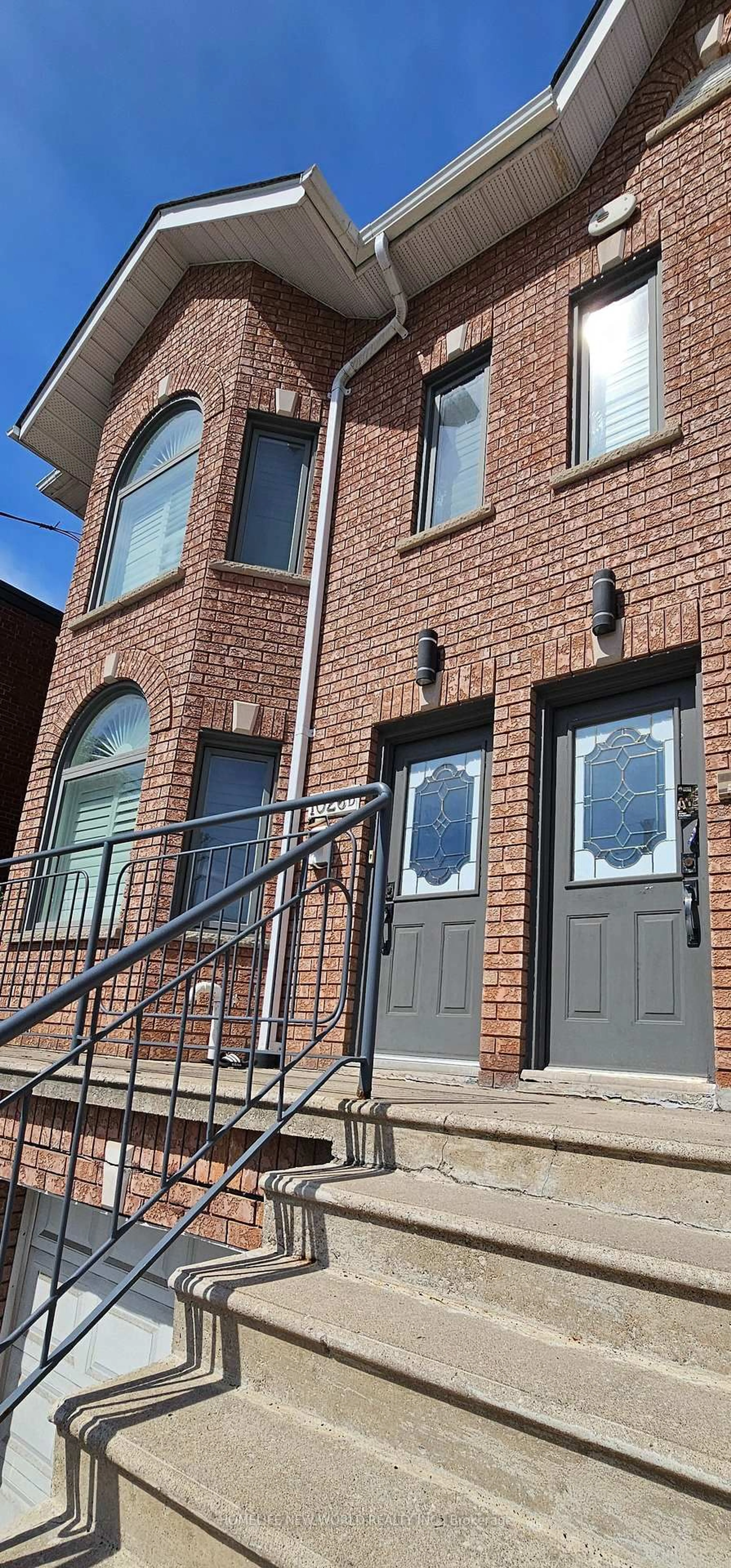 Home with brick exterior material, street for 1026 B Davenport Rd, Toronto Ontario M6G 2B9
