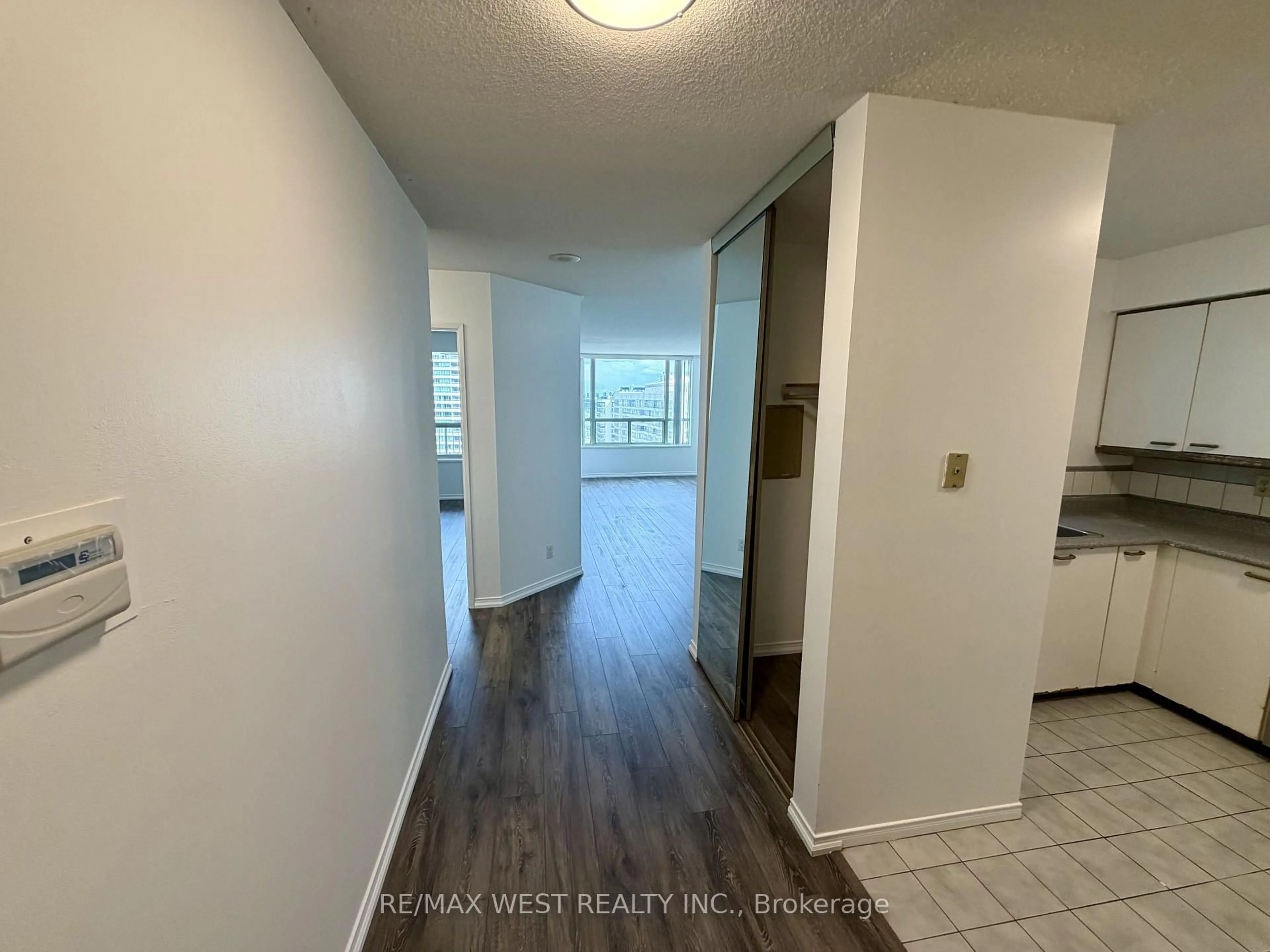 A pic of a room for 100 UPPER MADISON Ave #2405, Toronto Ontario M2N 6M4