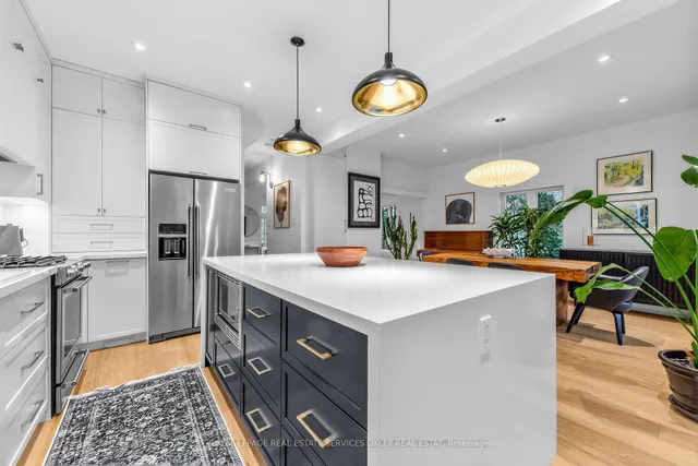 20 Edgewood Cres, Toronto 5