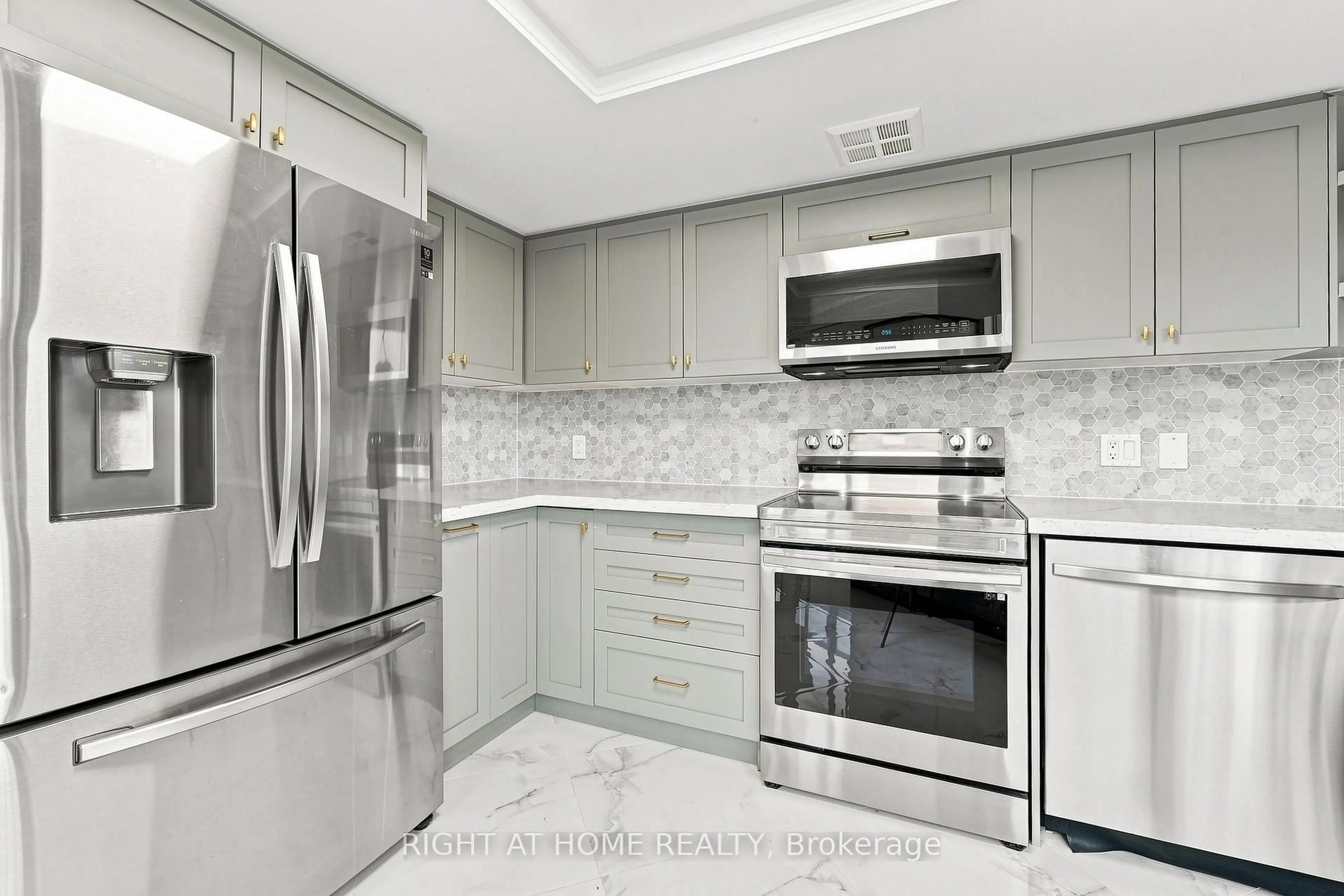 Standard kitchen, ceramic/tile floor for 1101 Steeles Ave #411, Toronto Ontario M2R 3W5